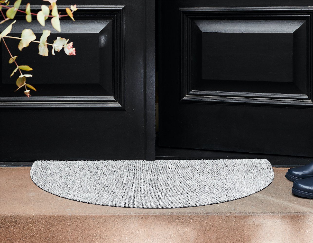 CHILEWICH Welcome Mat - Non-Slip Shag In Out Doormat, Heathered/Fog, 53x91cm - Perfect for Entryway, Front Door, and Mudroom