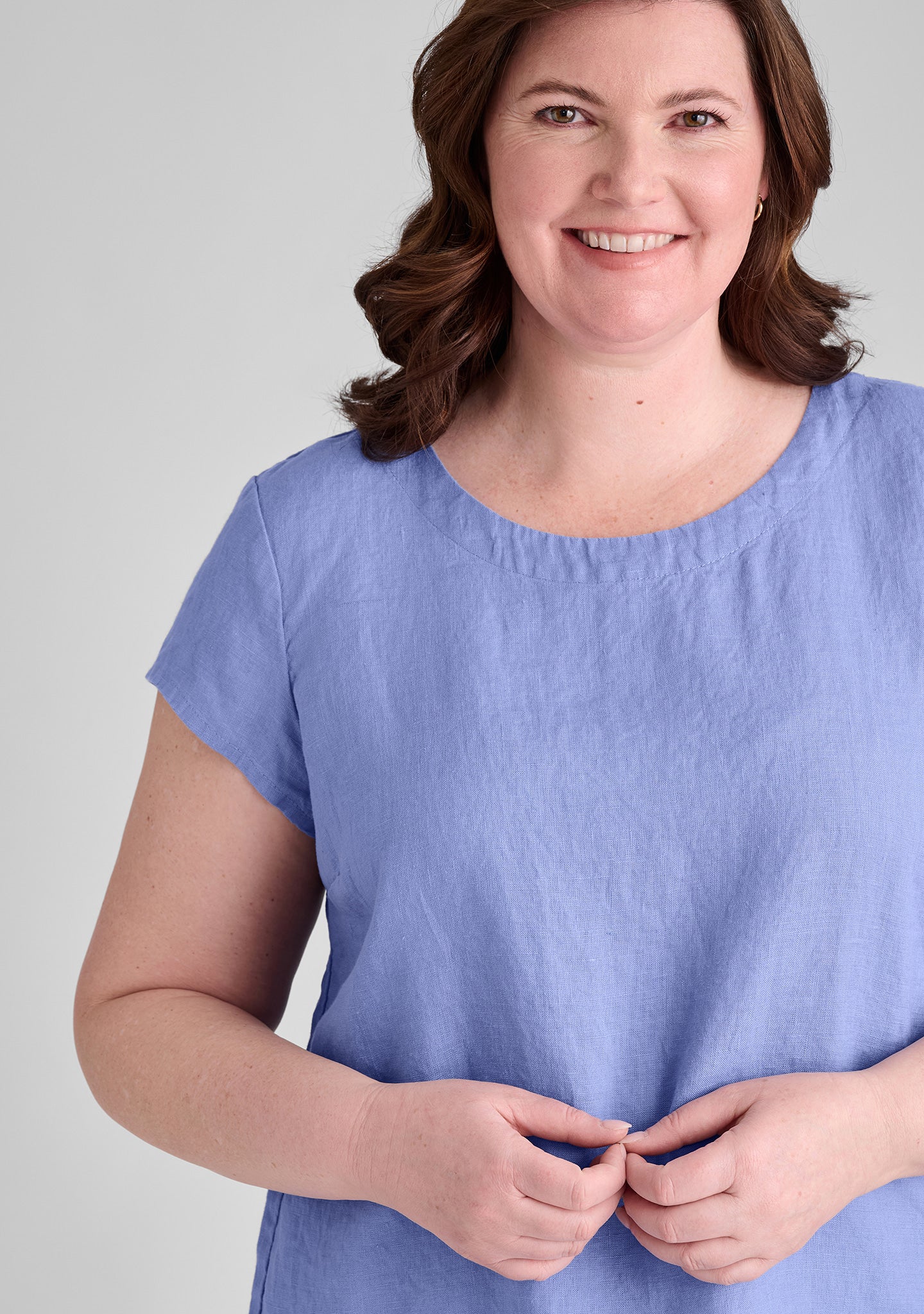 Comfortable Linen T-Shirt for Women - Relaxed Fit Tuck Back Tee - Perfect for Casual Wear, Summer Outfits & Layering