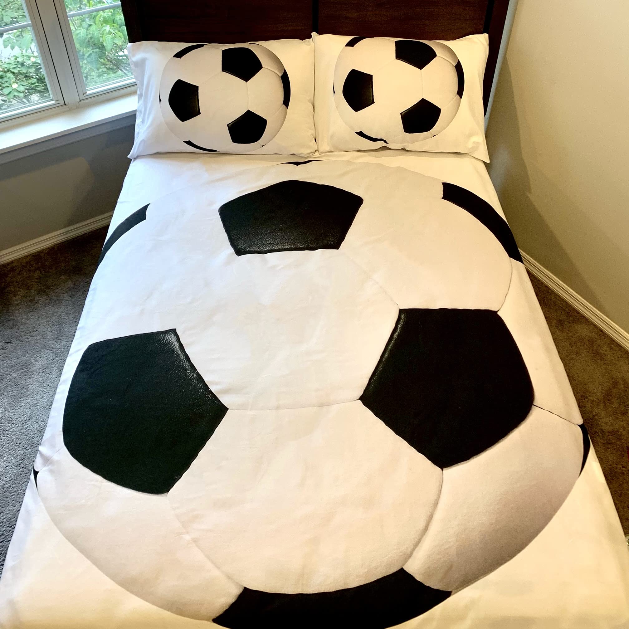 5-Piece Kids Twin Soccer Bedding Set - Round Comforter, 2 Pillowcases, Fitted Sheet | Super Soft Microfiber Flannel | Perfect for Boys' Bedroom, Sports Theme Decor & Sleepovers
