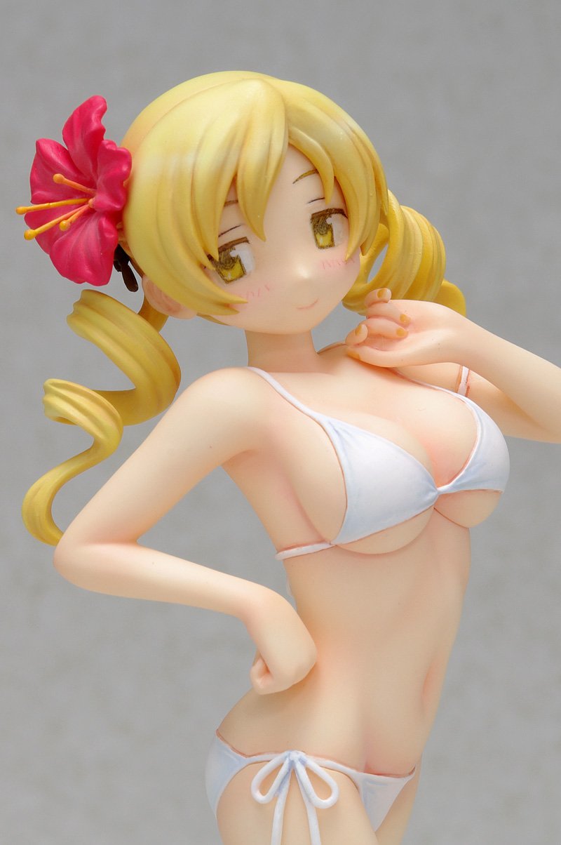 Beach Queens: Madoka Magica Tomoe Mami 1/10 Scale PVC Figure - Anime Collectible for Display & Cosplay Inspiration