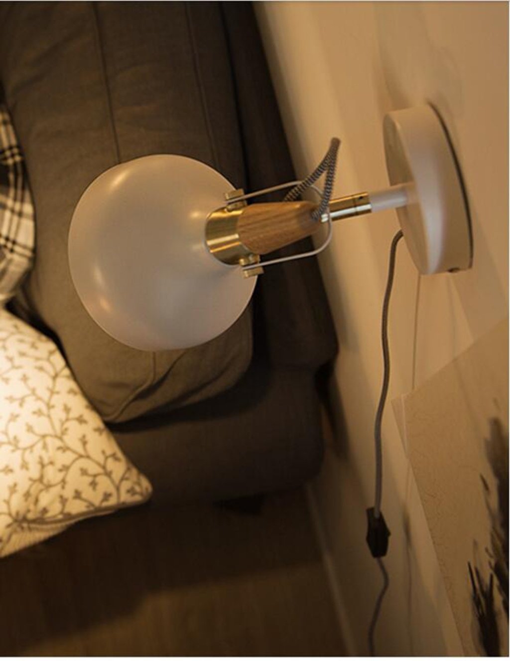 Vintage Reading Wall Sconce with Plug-in Switch - E14 Base Wall Lamp in White (Metal & Wood Design) - Perfect for Bedroom, Living Room & Study Lighting