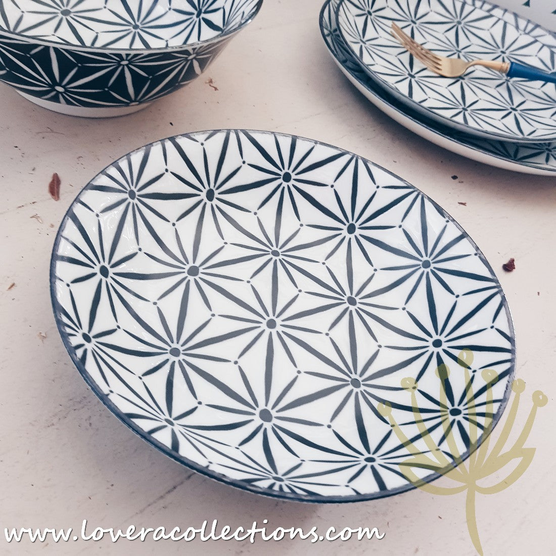 Awasaka Black & White Modern Stars Dinnerware Set - 12-Piece Porcelain Plates & Bowls - Elegant Dinnerware Collection for Home & Restaurant Use - Perfect for Holiday Dinners, Wedding Gifts & Daily Dining
