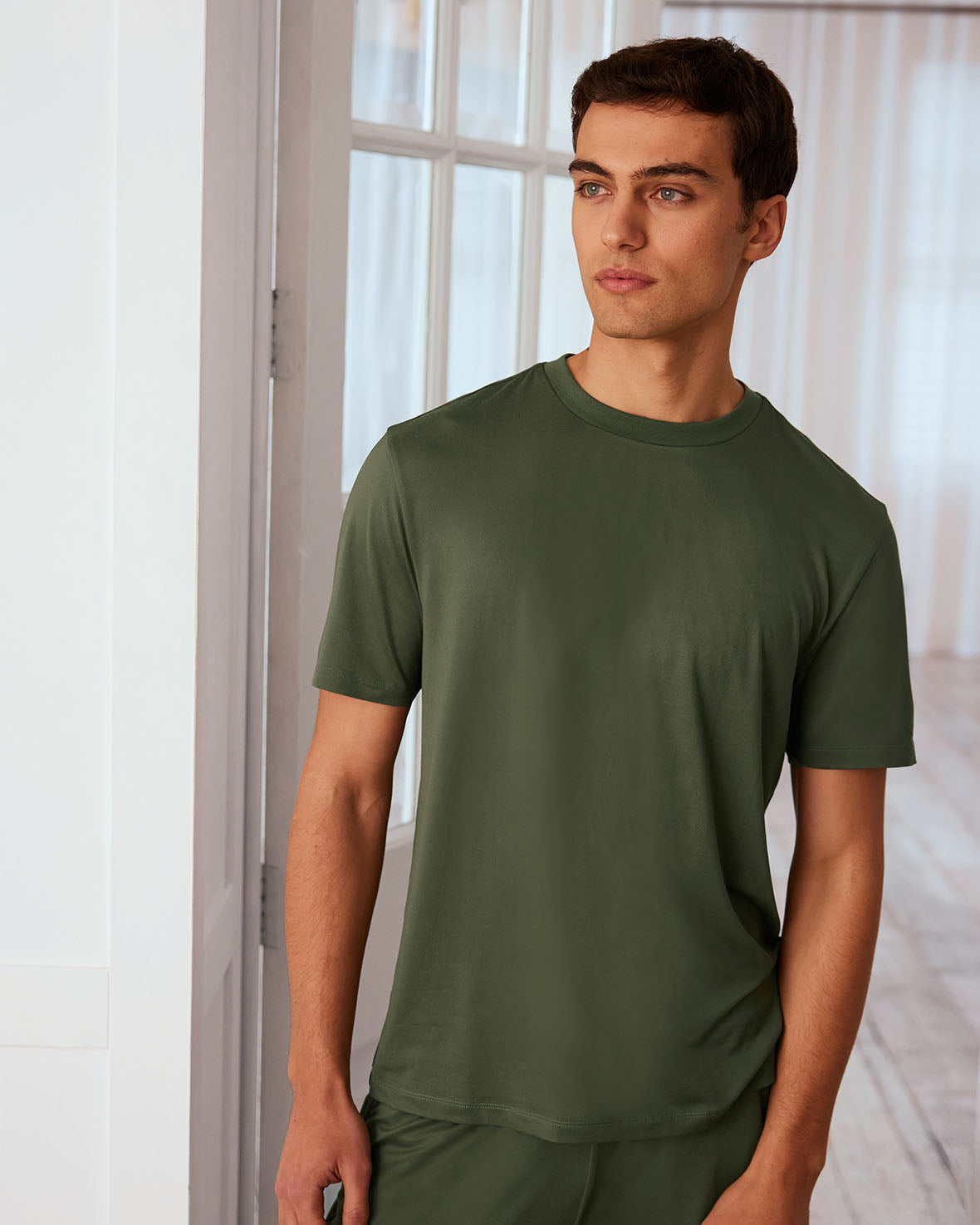 Comfortable Women's Crew Neck Short Sleeve Pajama Set - Soft Sleepwear in Sage Green for Relaxing at Home or Lounging