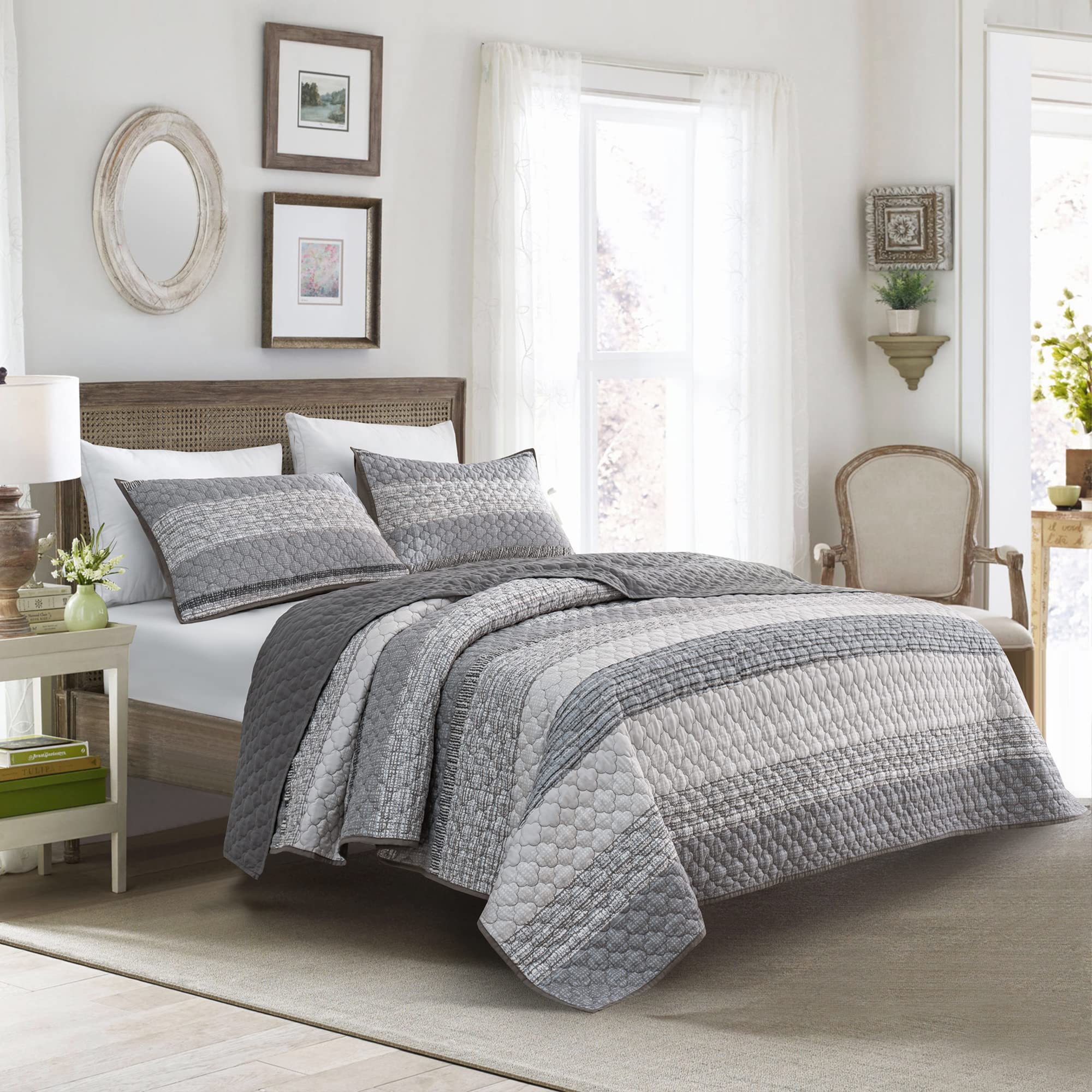 SHALALA Queen Size Quilt Set - Soft Gray Striped Lightweight Bedspread Coverlet for All Seasons (Full/Queen, Grey, 3-Piece) | Perfect for Cozy Bedroom Decor & Guest Room Styling