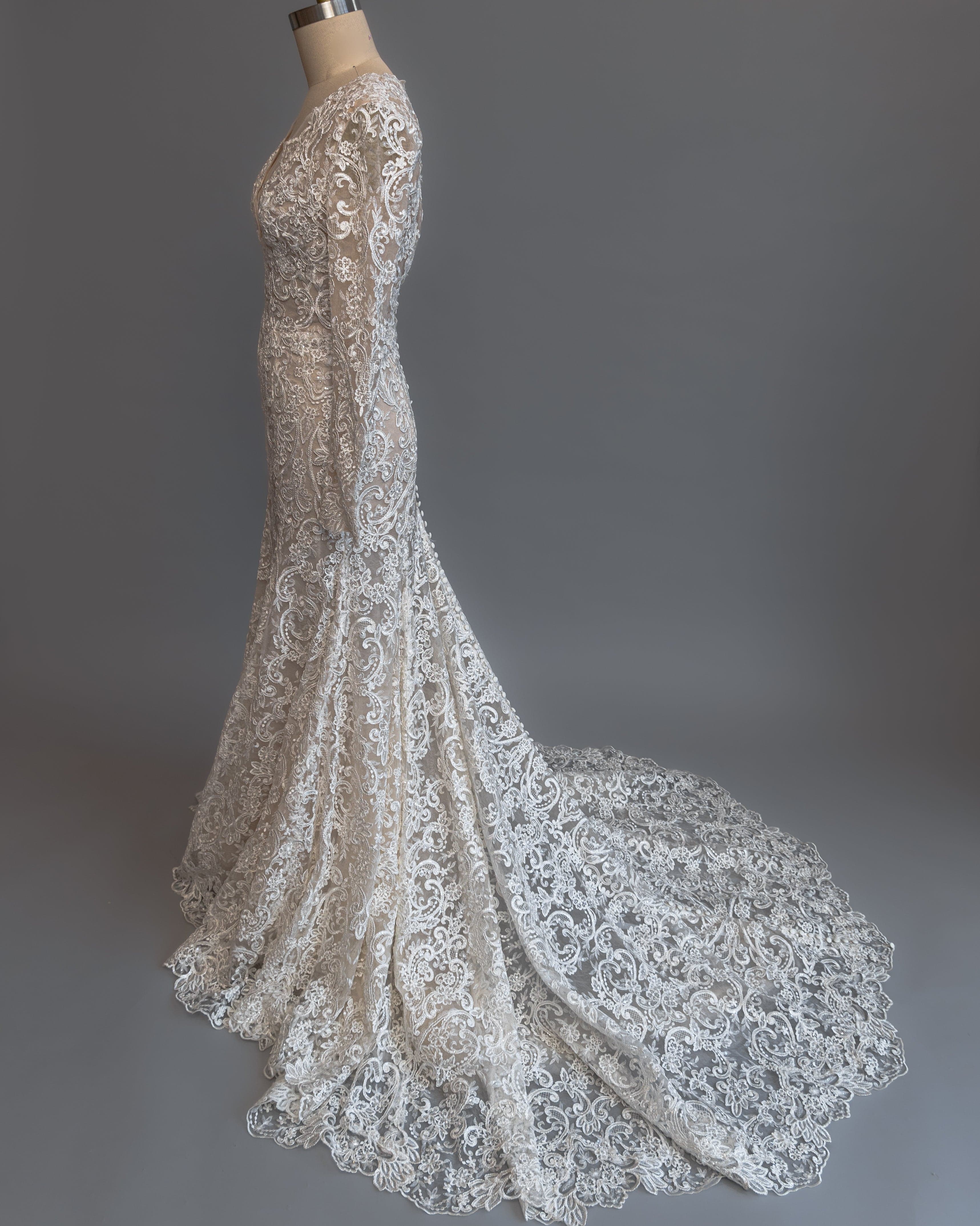 Monique Lhuillier Bliss BL20202 Wedding Dress Size 12 - Perfect for Bridal Showers, Beach Weddings & Formal Ceremonies