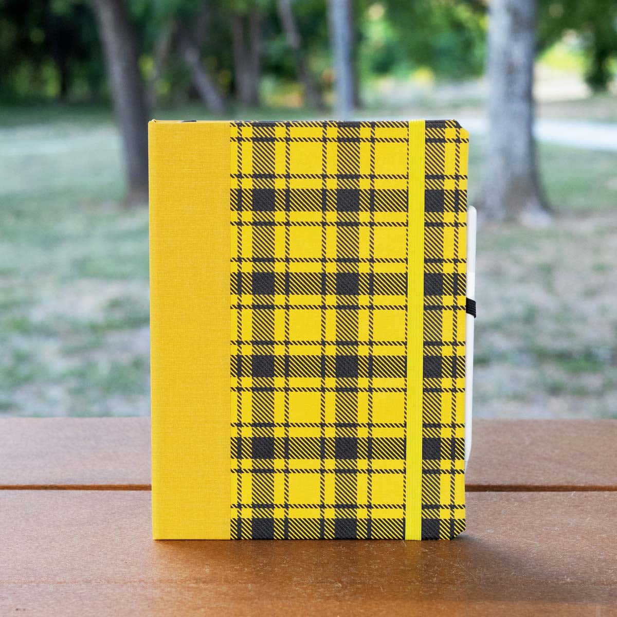 Stylish Two-Tone Plaid iPad Case Collection - Protective & Trendy Cover for iPad Pro/Air/Mini - Perfect for Work, School & Travel Accessories