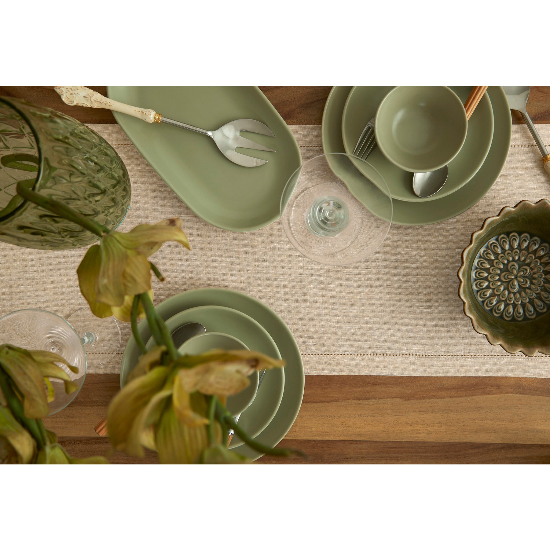 Elegant Milan Table Runner for Dining Room Decor - Perfect for Weddings, Parties & Holiday Table Settings