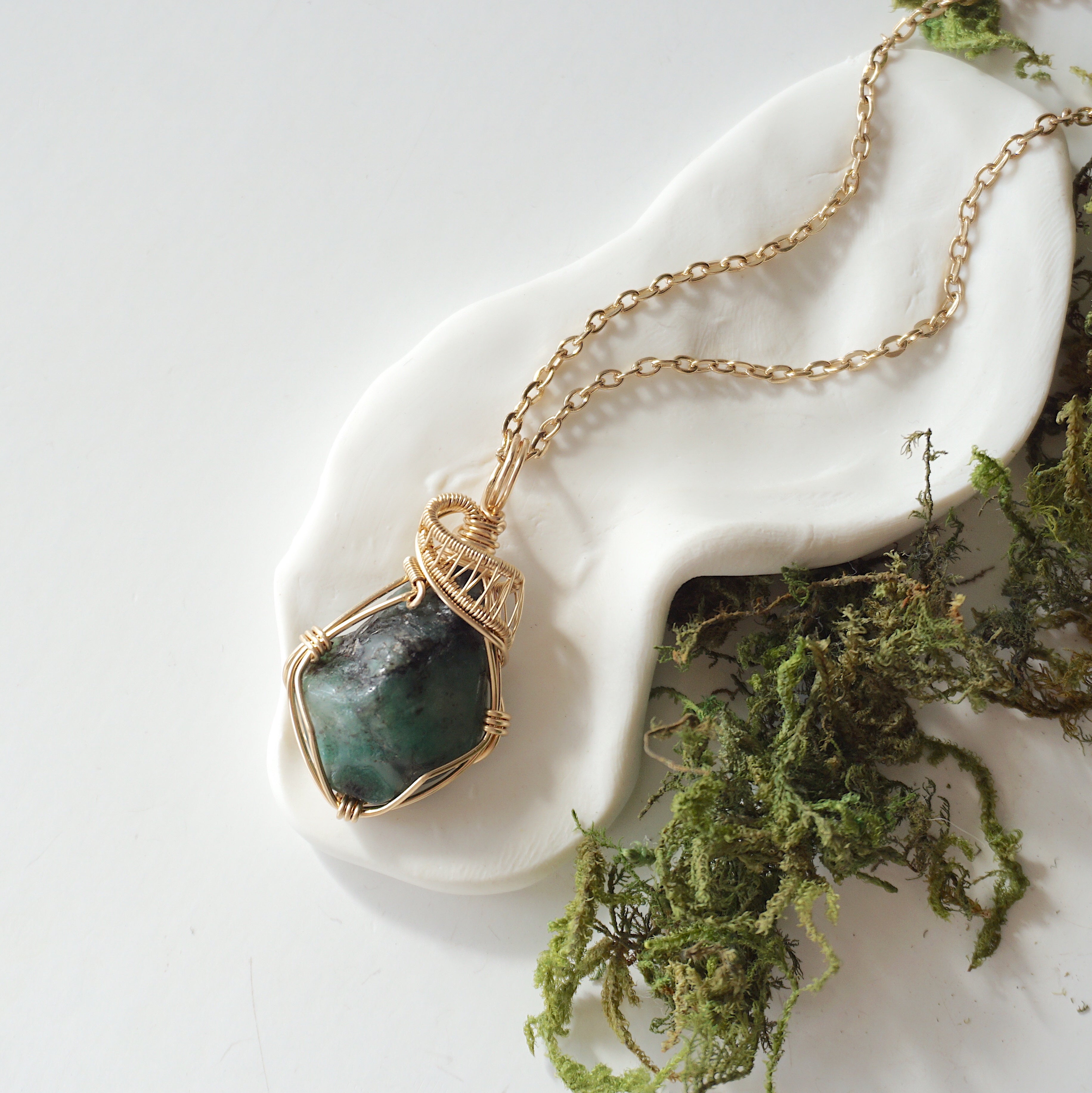 14k Gold Filled Raw Emerald Necklace - Elegant Dainty Jewelry for Women, Perfect for Weddings, Parties & Everyday Wear