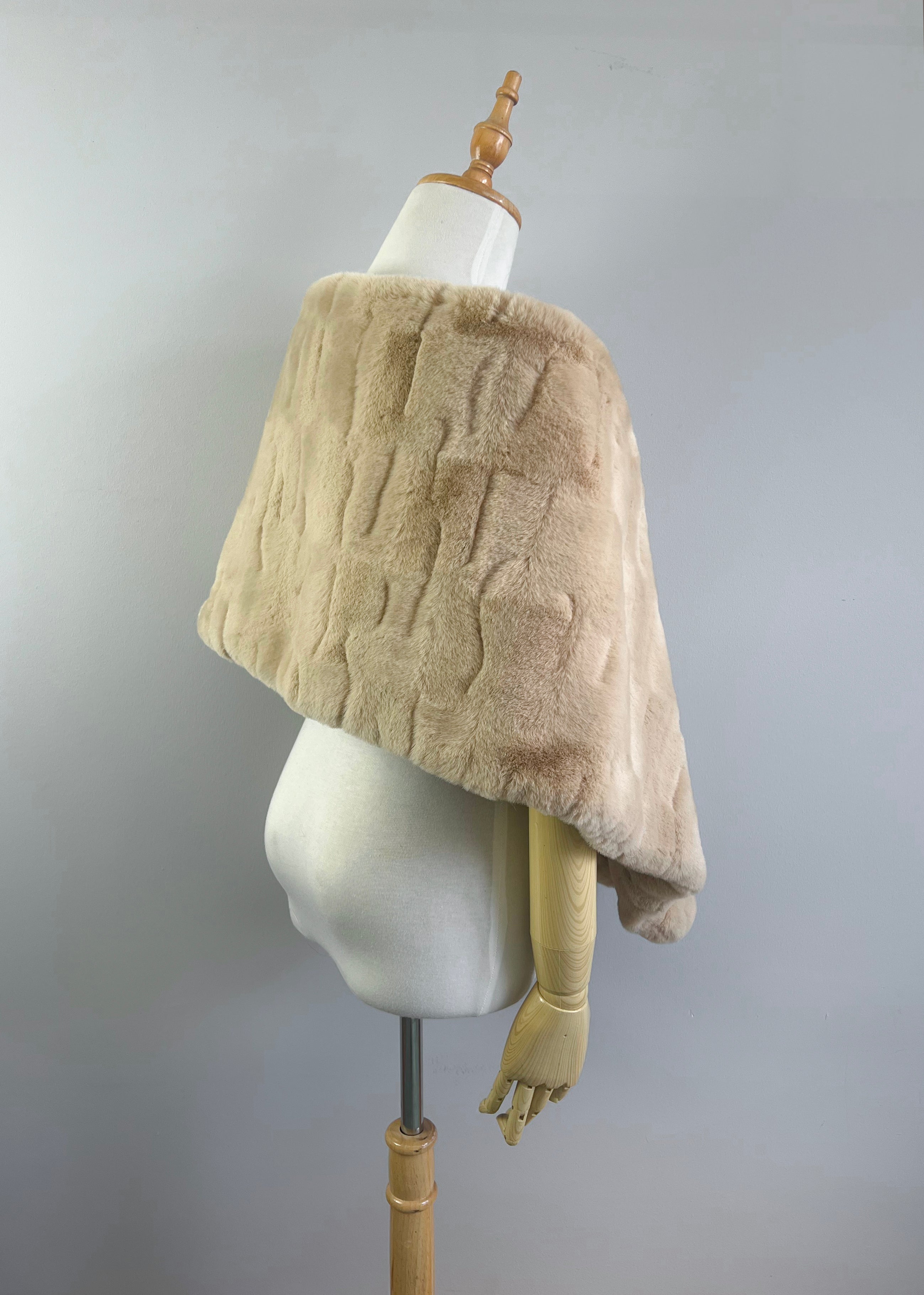 Light Beige & Ivory Reversible Faux Fur Shawl Wrap - Soft Winter Scarf for Women (Jenny Ivy04) - Perfect for Cold Weather, Parties & Evening Outfits