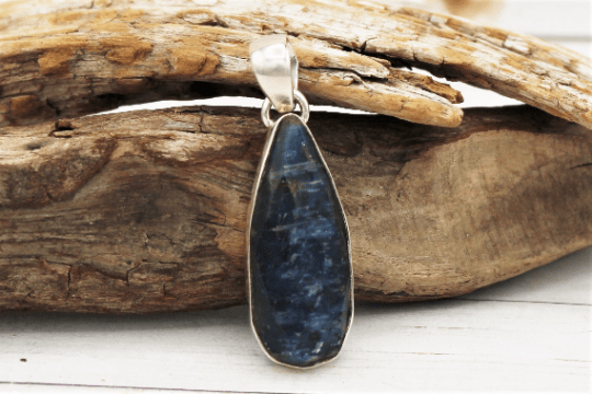 Blue Kyanite Pendant Necklace - Natural Healing Crystal Jewelry for Chakra Balancing & Stress Relief - Perfect for Meditation, Yoga & Spiritual Gifts