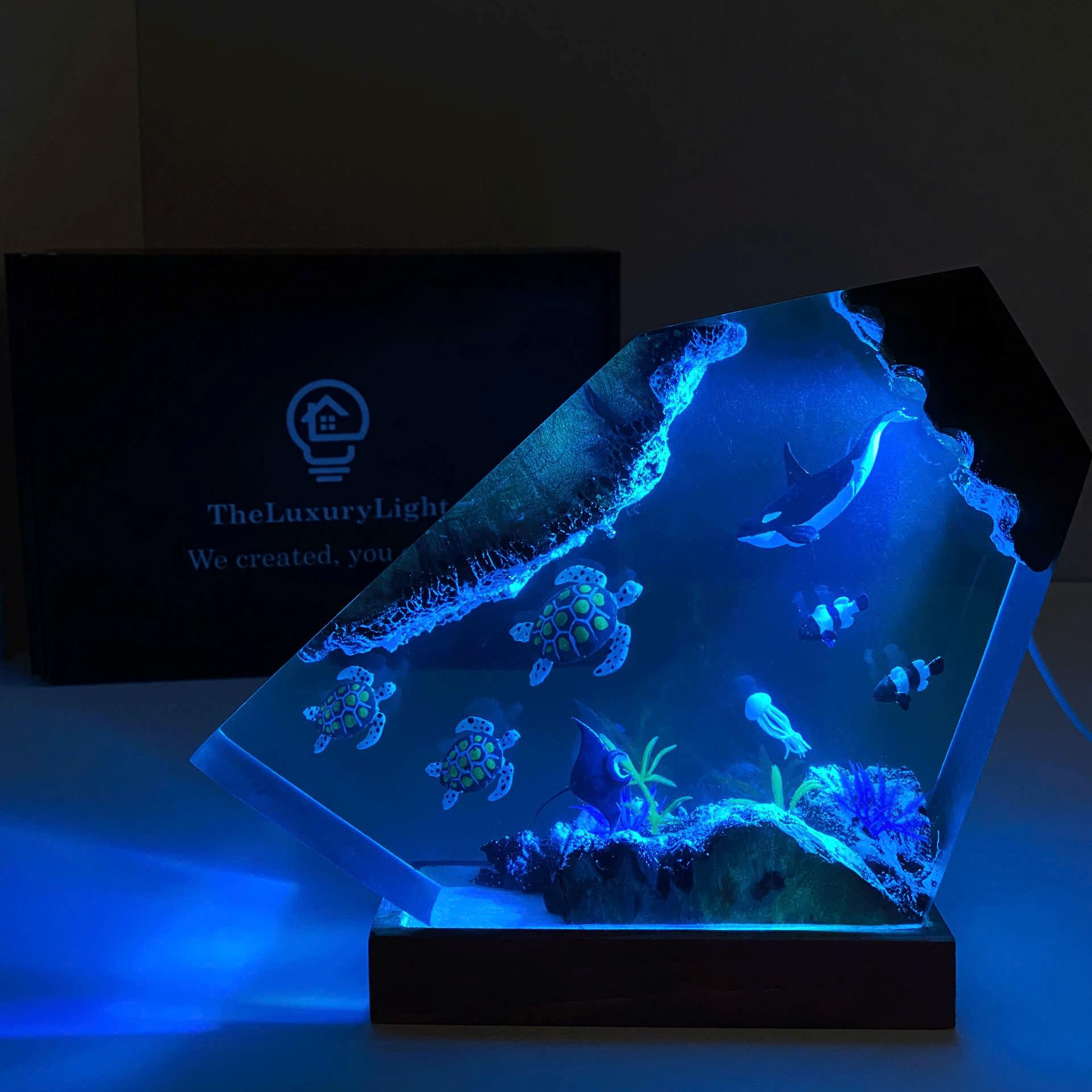 Killer Whale Resin Lamp - 16 Color Changing LED Ocean Night Light with Shark & Jellyfish Design - Epoxy Resin Wood Base Table Lamp - Perfect Gift for Scuba Divers, Men & Boys (Large Size) - Ideal for Bedroom Decor, Living Room Ambiance & Underwater Theme Parties