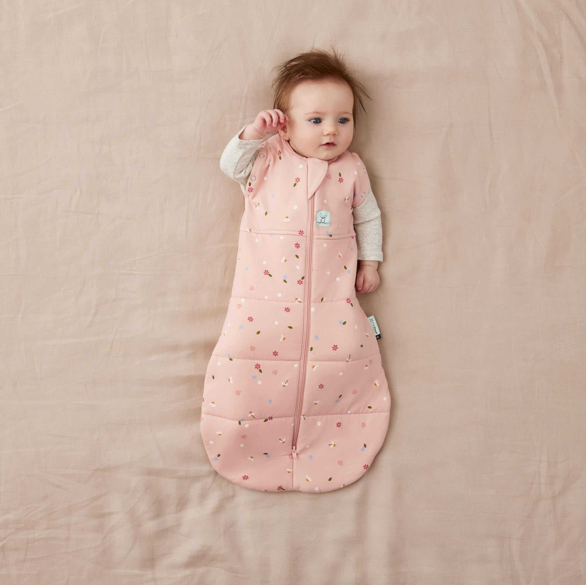 ErgoPouch Cocoon Zip Swaddle Bag 2.5 TOG - Soft Baby Sleeping Sack with Daisy Print - Perfect for Newborns & Infants 0-6 Months - Ideal for Nursery, Daycare & Travel