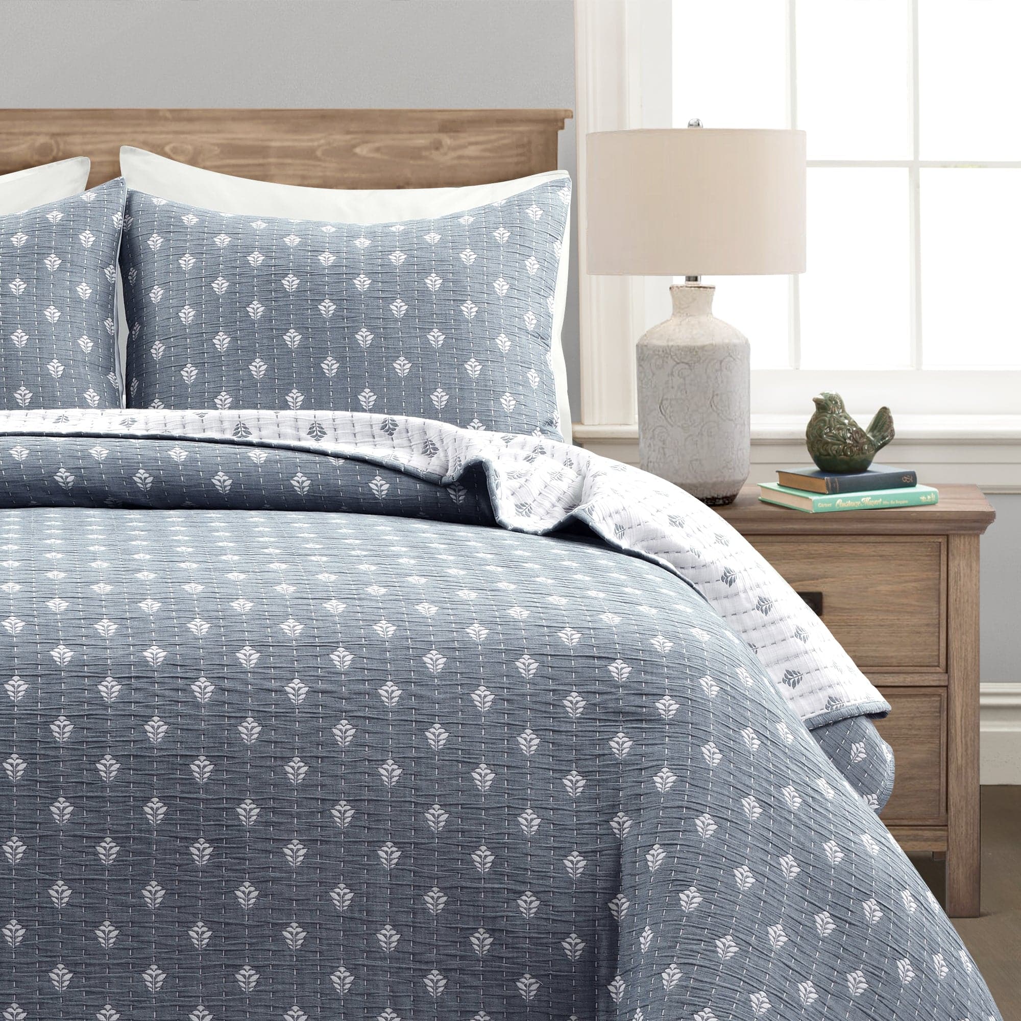 Hygge Kantha Hand-Stitched Yarn-Dyed Cotton Jacquard Quilt Coverlet Set - Cozy Bedding for Boho Chic & Farmhouse Style Bedrooms