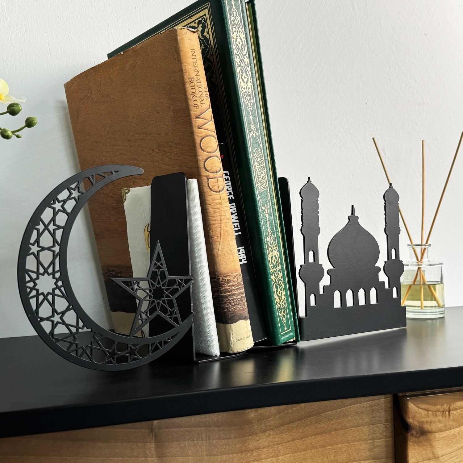 Islamic Home Decor - Mosque and Crescent Metal Bookends for Quran, Books & Shelves - Perfect for Muslim Prayer Room, Study Desk & Gift Giving