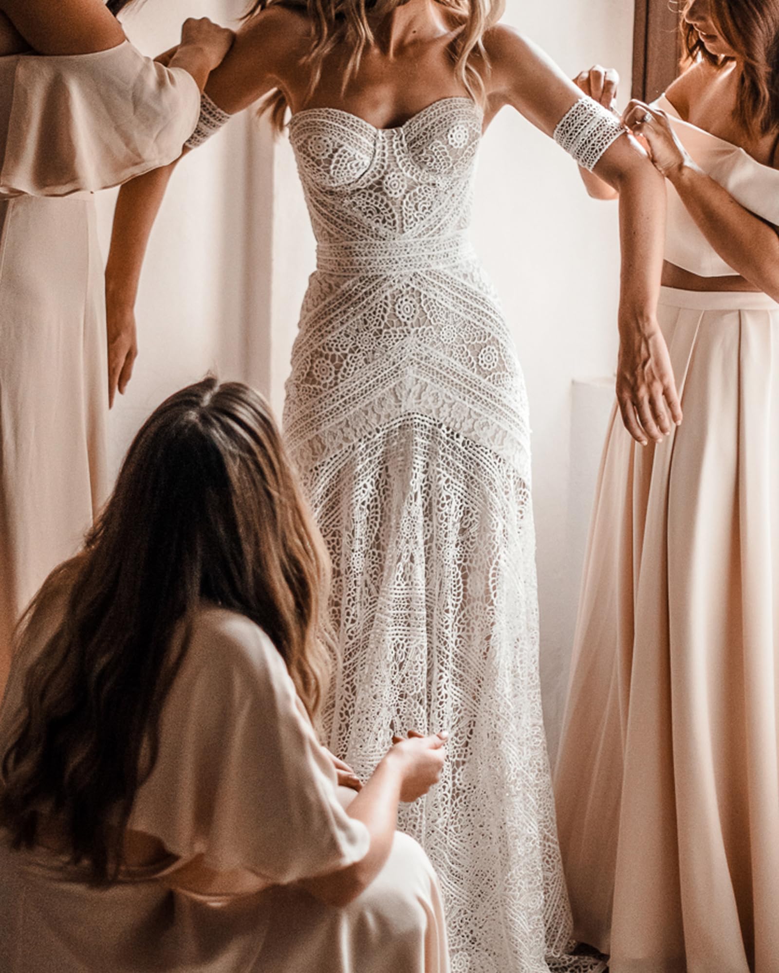 LIPOSA Women's Bohemian Wedding Dress with Detachable Arm Bands - Sweetheart Neckline Mermaid Lace Bridal Gown for Beach, Garden & Outdoor Ceremonies