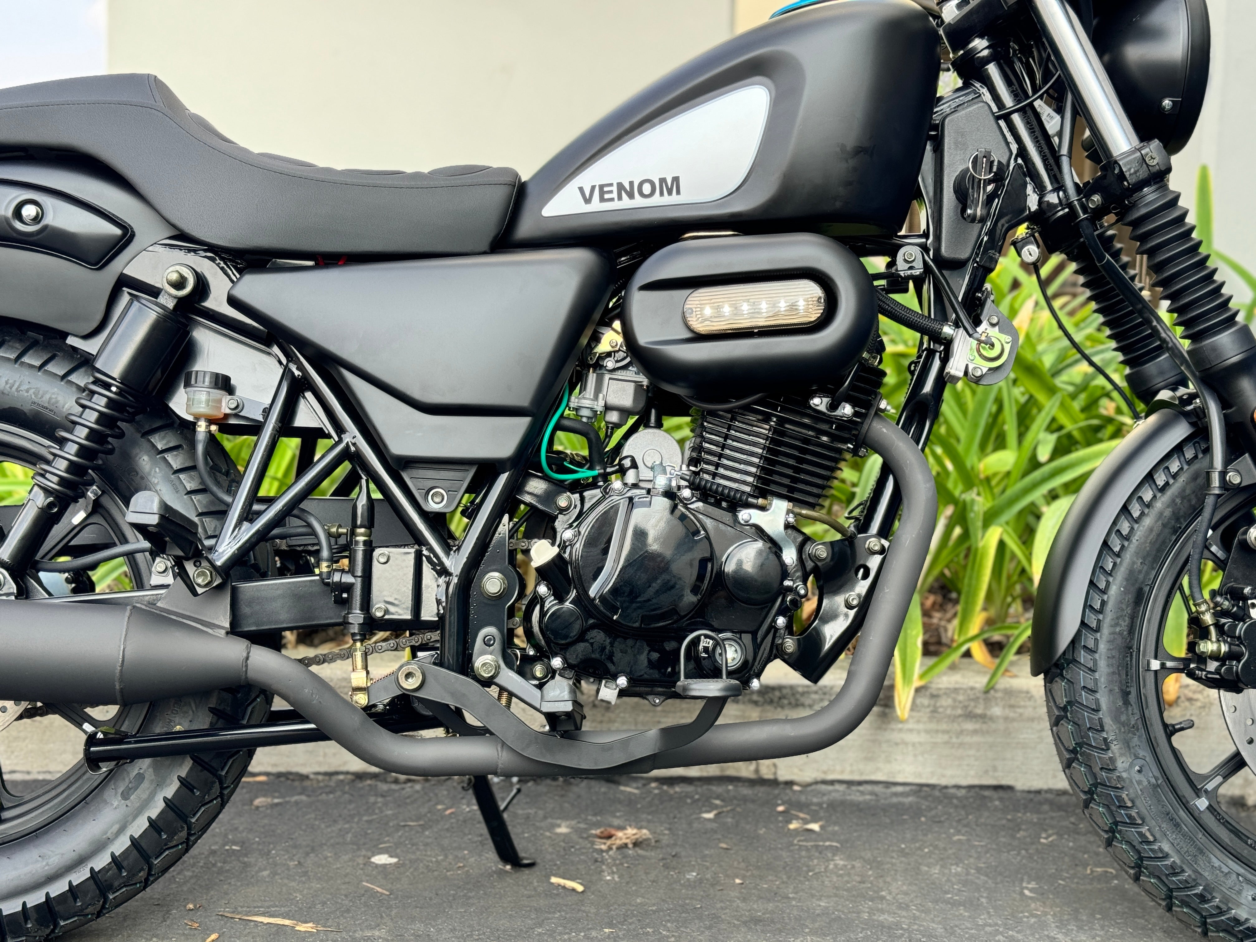 Venom Ghost 250cc Chopper Motorcycle - 5 Speed Manual Transmission for Cruising & Urban Commuting | Classic Style Bike for Men & Women