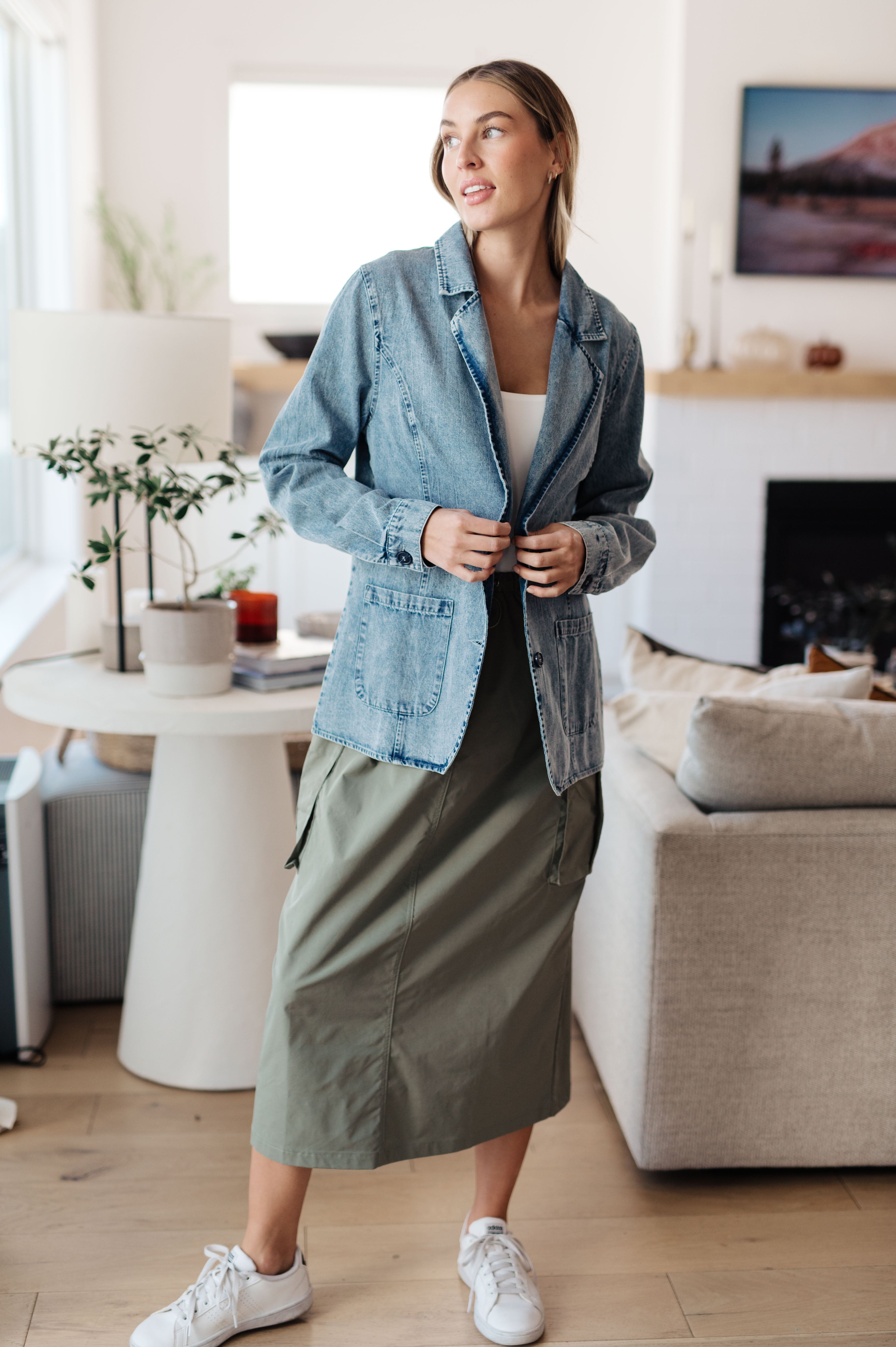 Stylish Business Brunch Denim Blazer for Women - Professional & Casual Office Wear - Perfect for Work Meetings, Lunch Dates & Smart Casual Outfits