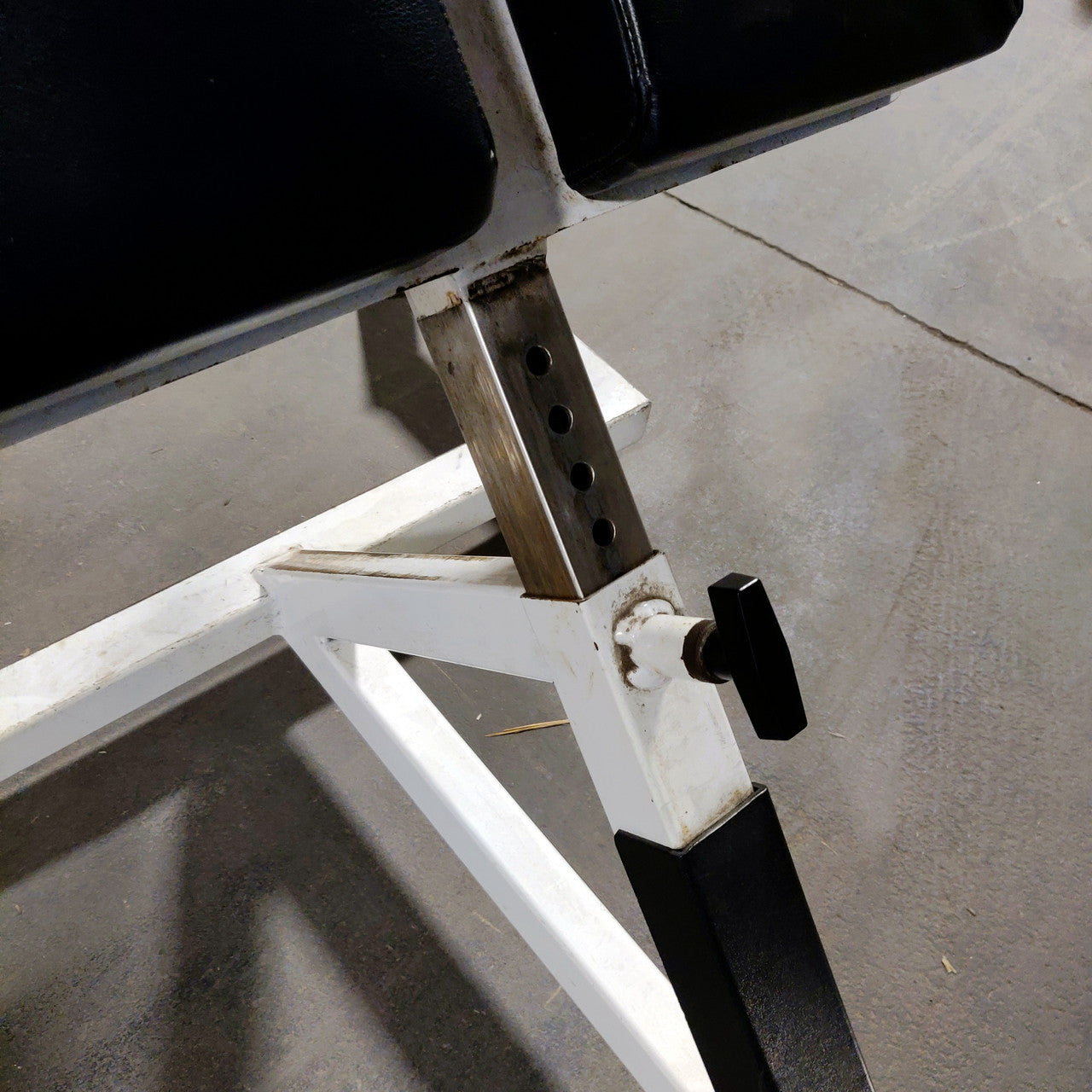 Body Masters 45 Degree Back Extension Bench - Hyperextension Workout Equipment for Core Strength & Lower Back Pain Relief - Perfect for Home Gyms & Fitness Studios