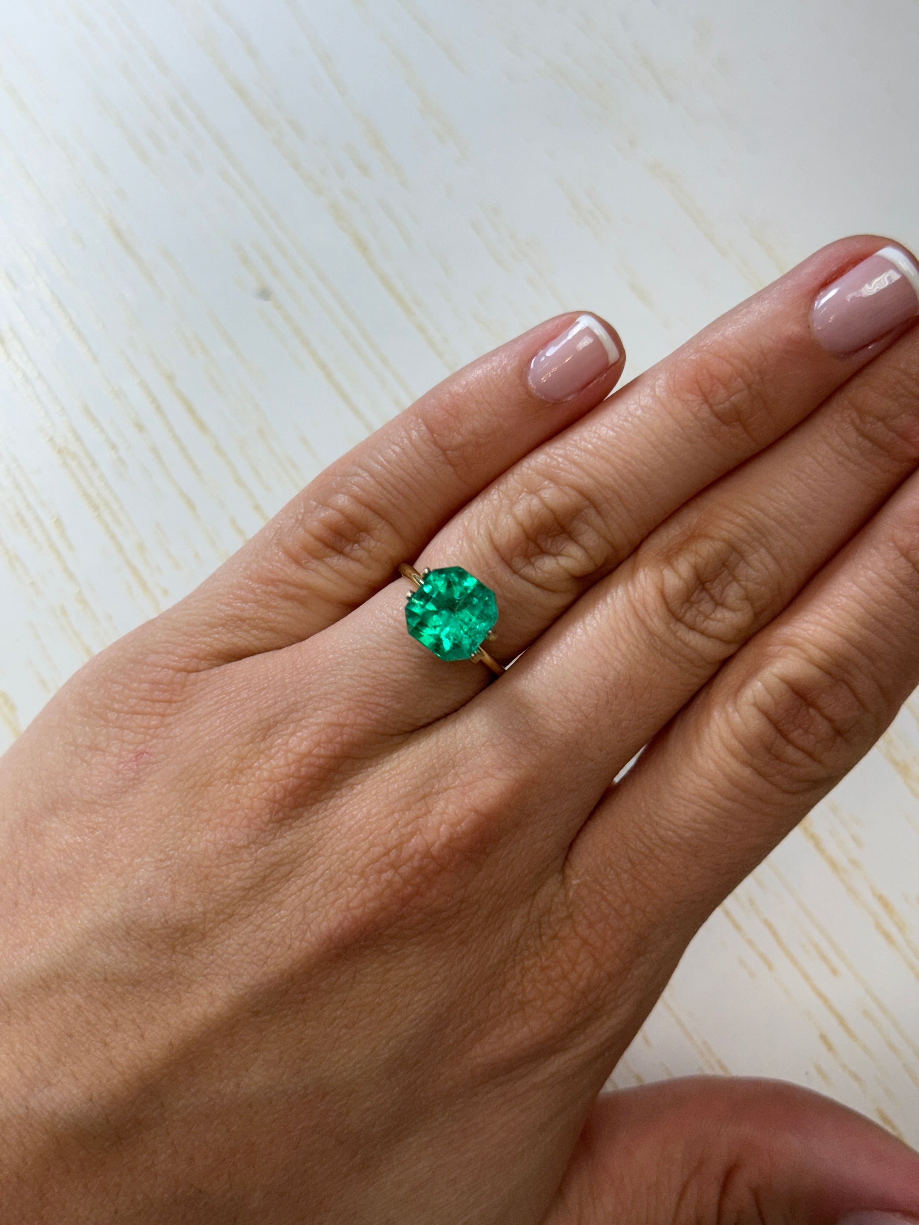 4.18 Carat 10x9.5mm Vibrant Loose Colombian Emerald Gemstone - Asscher Cut for Jewelry Making, Engagement Rings & Luxury Gifts