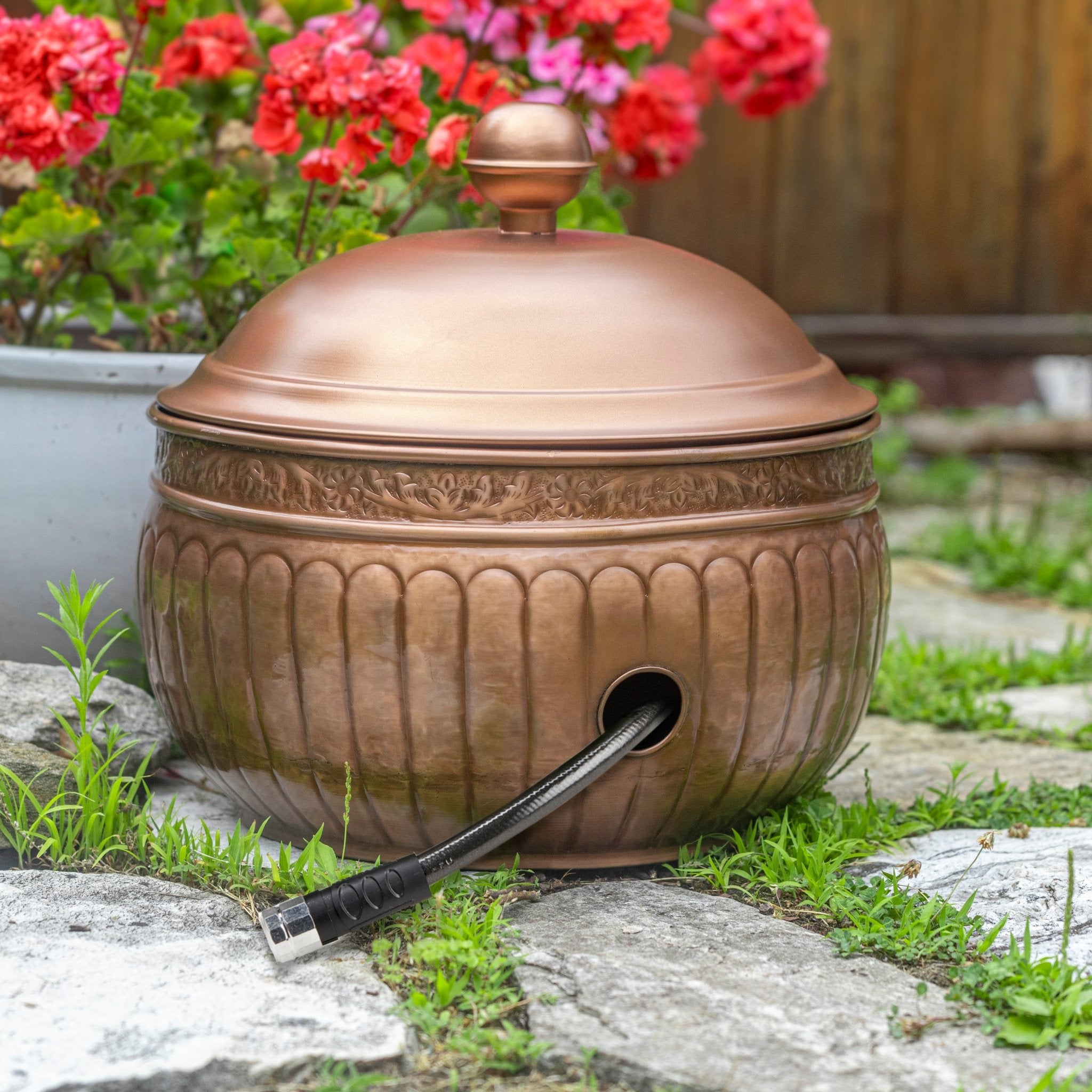 La Jolla Hose Pot with Lid - Durable Outdoor Garden Hose Storage Container for Yard, Patio, and Garage Organization