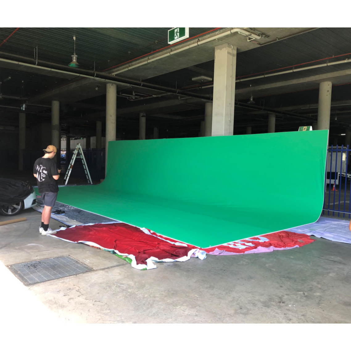 Curved Large Commercial Cyclorama Infinity Cove Backdrop & Frame Kit V2 - Chroma Key Green Screen for Professional Photography & Video Studio (Special Order) - Perfect for YouTube, TikTok, and Live Streaming Backgrounds