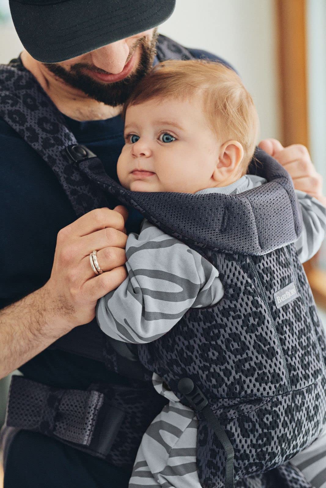 BabyBjörn Baby Carrier Free - Breathable 3D Mesh, Ergonomic Design for Newborns & Toddlers, Anthracite/Leopard Print - Perfect for Outdoor Adventures, Shopping & Travel