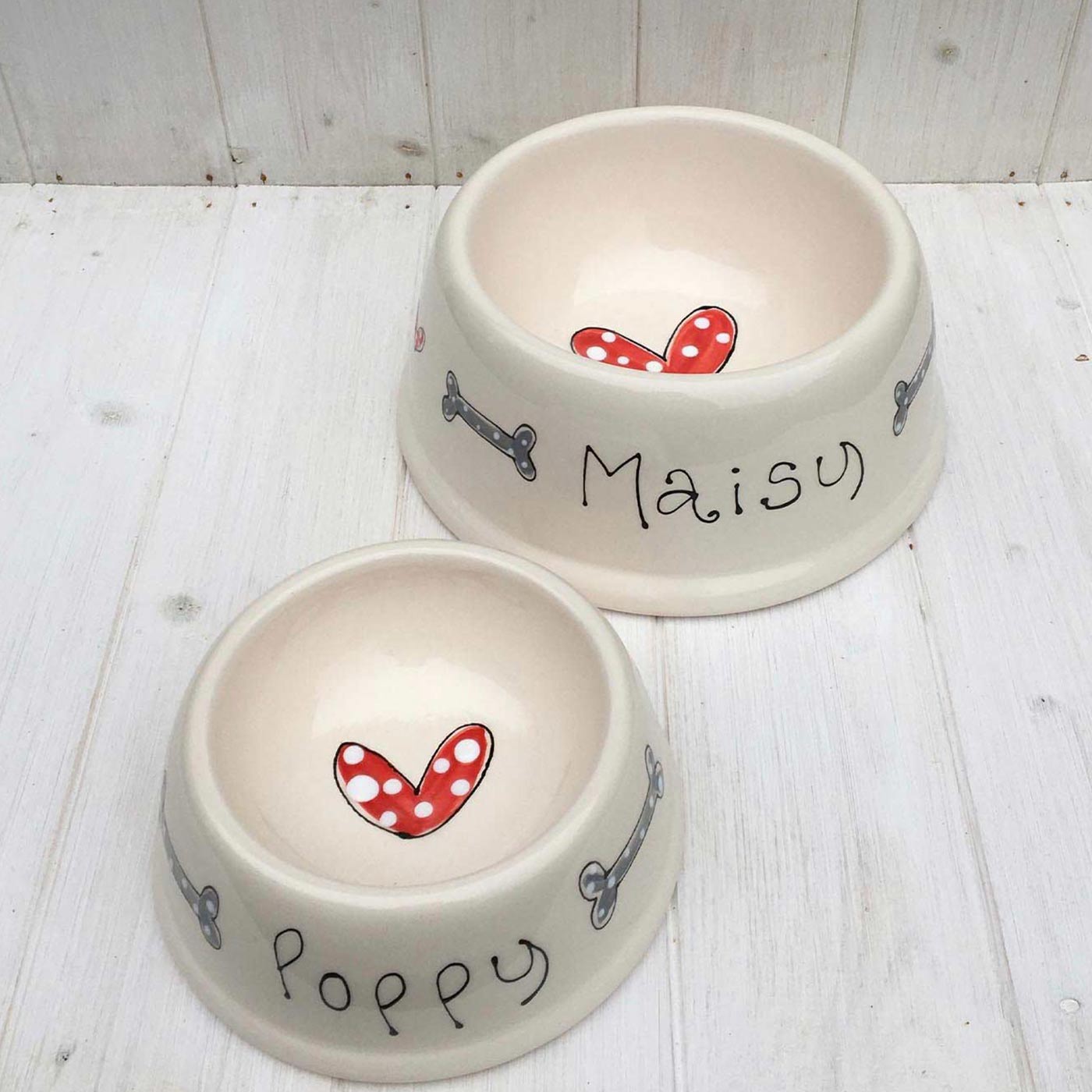 Personalized Dog Bowl with Angled Design - Hearts & Bones Pet Feeder for Small & Medium Dogs - Perfect for Home, Travel, and Outdoor Use