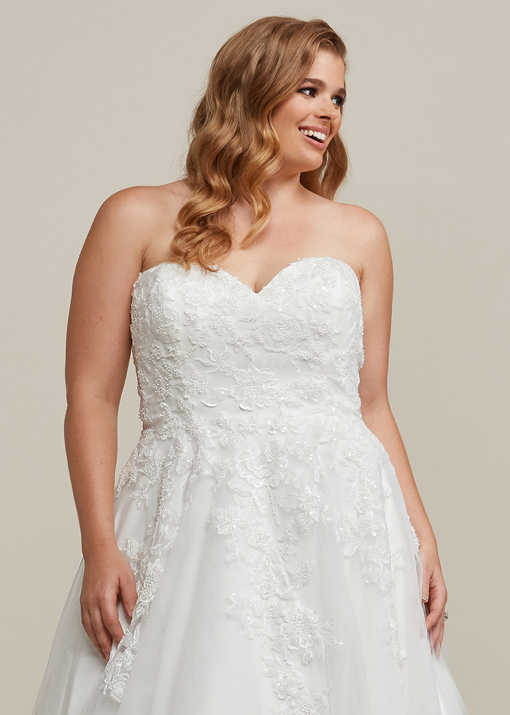 Elegant London Strapless Sweetheart Lace and Tulle Ball Gown Wedding Dress for Brides - Perfect for Formal Events, Prom, and Evening Galas