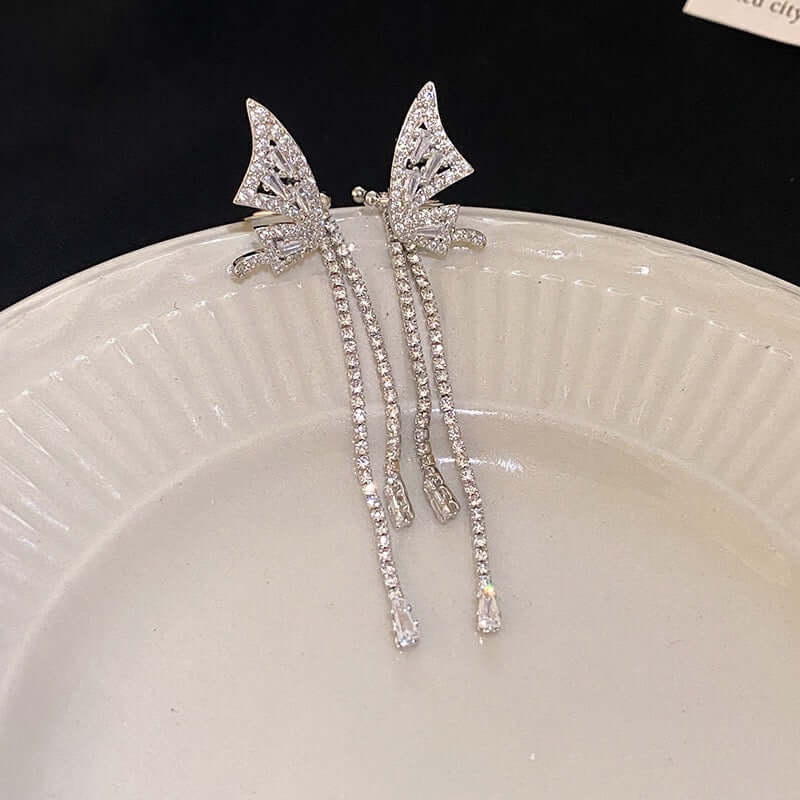 Sparkling Diamond No-Piercing Ear Cuff for Women - Elegant Clip-On Earrings for Parties & Weddings | HE17627