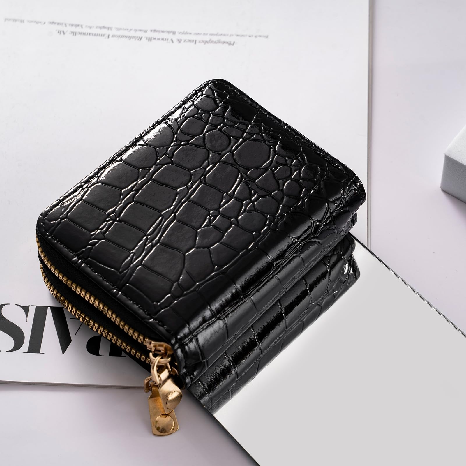 Stylish Crocodile PU Leather Card Holder with Zipper - Multi-Slot Compact Wallet for Men & Women - Perfect for Travel, Business & Everyday Use (Black)