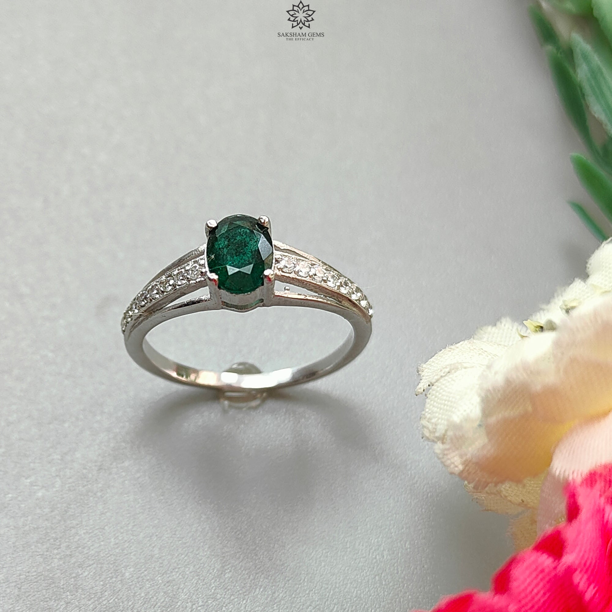 Natural Untreated Emerald Oval Faceted Cut Ring - 925 Sterling Silver Prong Set with CZ Stones (1.84g, Size 7 US) - Elegant Jewelry for Women, Perfect for Weddings, Parties & Special Occasions
