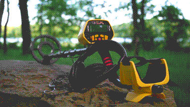 National Geographic Professional Digital Metal Detector with Adjustable Stem & Waterproof Coil - Includes Headphones for Treasure Hunting, Beach Combing & Outdoor Adventures