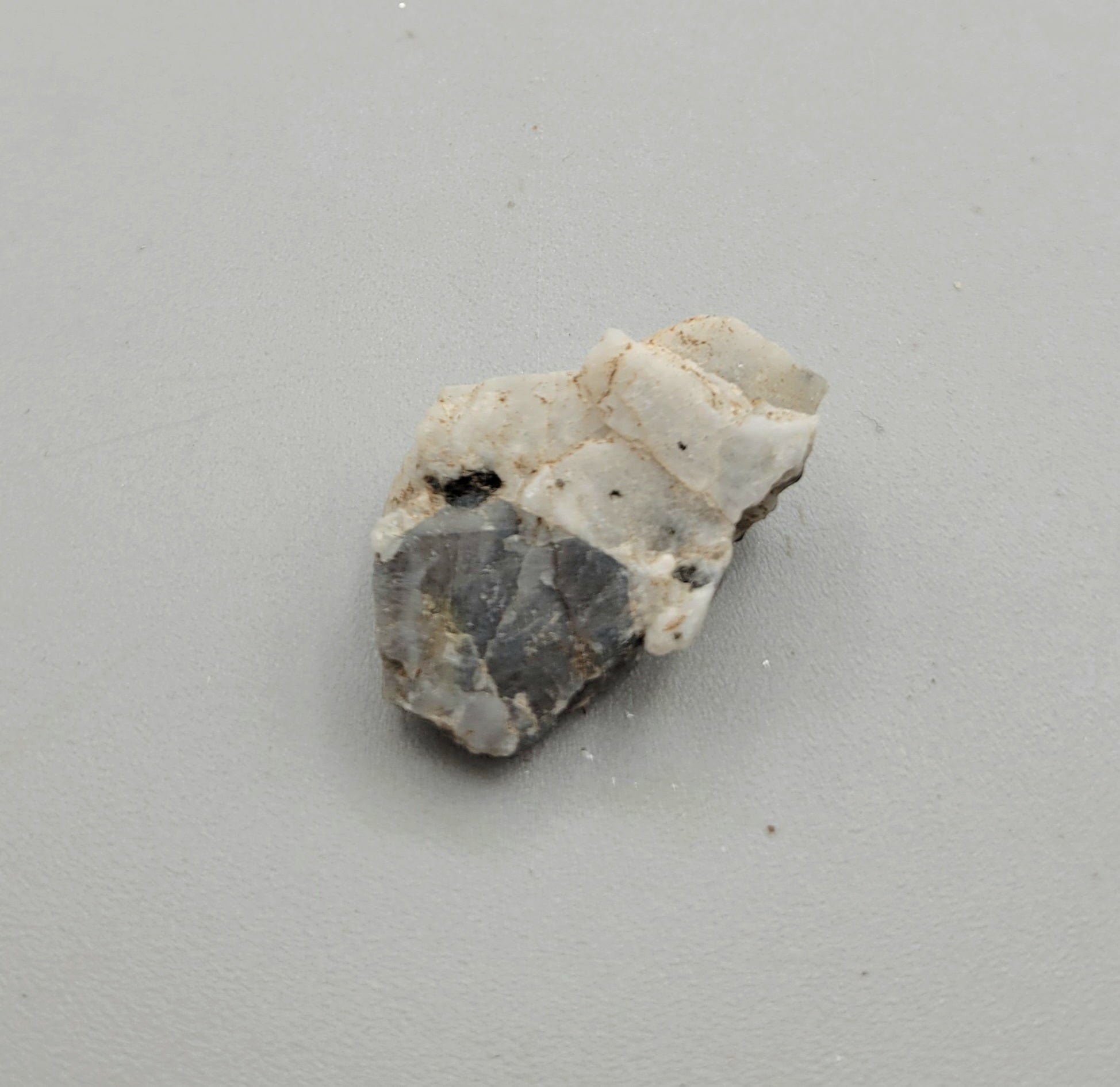 Natural Canadian Sapphire Crystal in Matrix - Genuine Raw Gemstone for Jewelry Making, Collecting & Healing Crystals | Perfect for DIY Crafts, Meditation & Gifts
