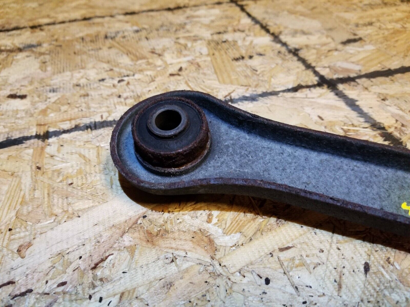 2006-2011 Lincoln Town Car Rear Right Passenger Side Control Arm OEM Part - 65k Miles - Perfect for Suspension Repair & Smooth Ride Maintenance