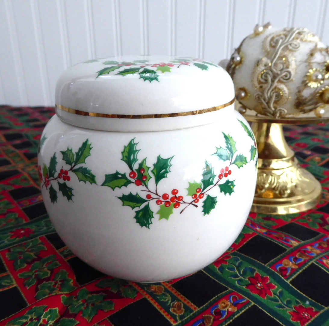 Vintage Sadler Christmas Holly Tea Caddy Ginger Jar - 1970s Ceramic Canister for Holiday Tea Storage | Perfect for Christmas Decor, Tea Lover Gifts & Vintage Kitchen Collectibles