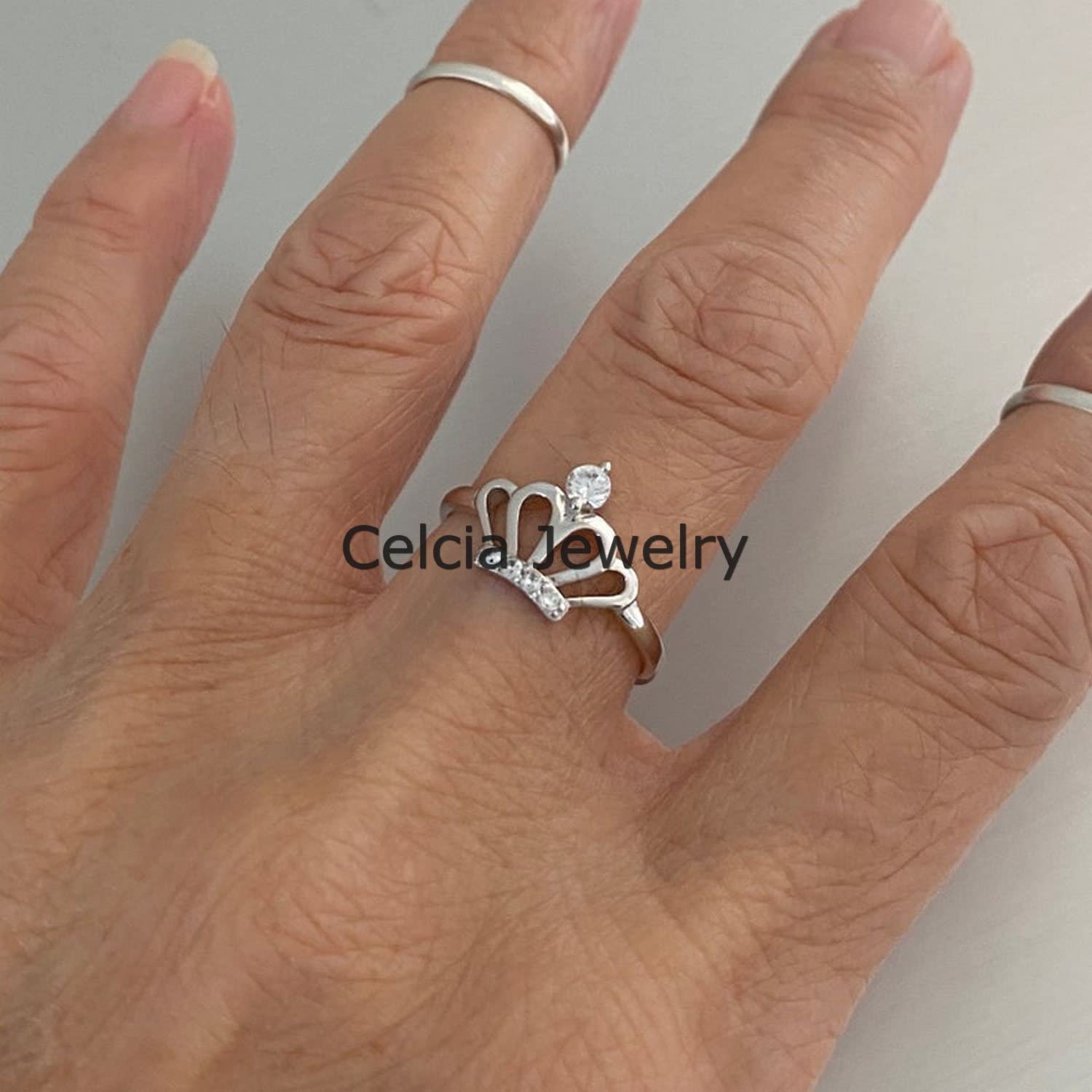 925 Sterling Silver CZ Queen Crown Ring - Elegant Love & Religious Jewelry, Boho Bohemian Minimalist Style, Perfect Mother's Day Gift & April Birthstone Ring for Women (Size 7) - Ideal for Weddings, Anniversaries & Special Occasions