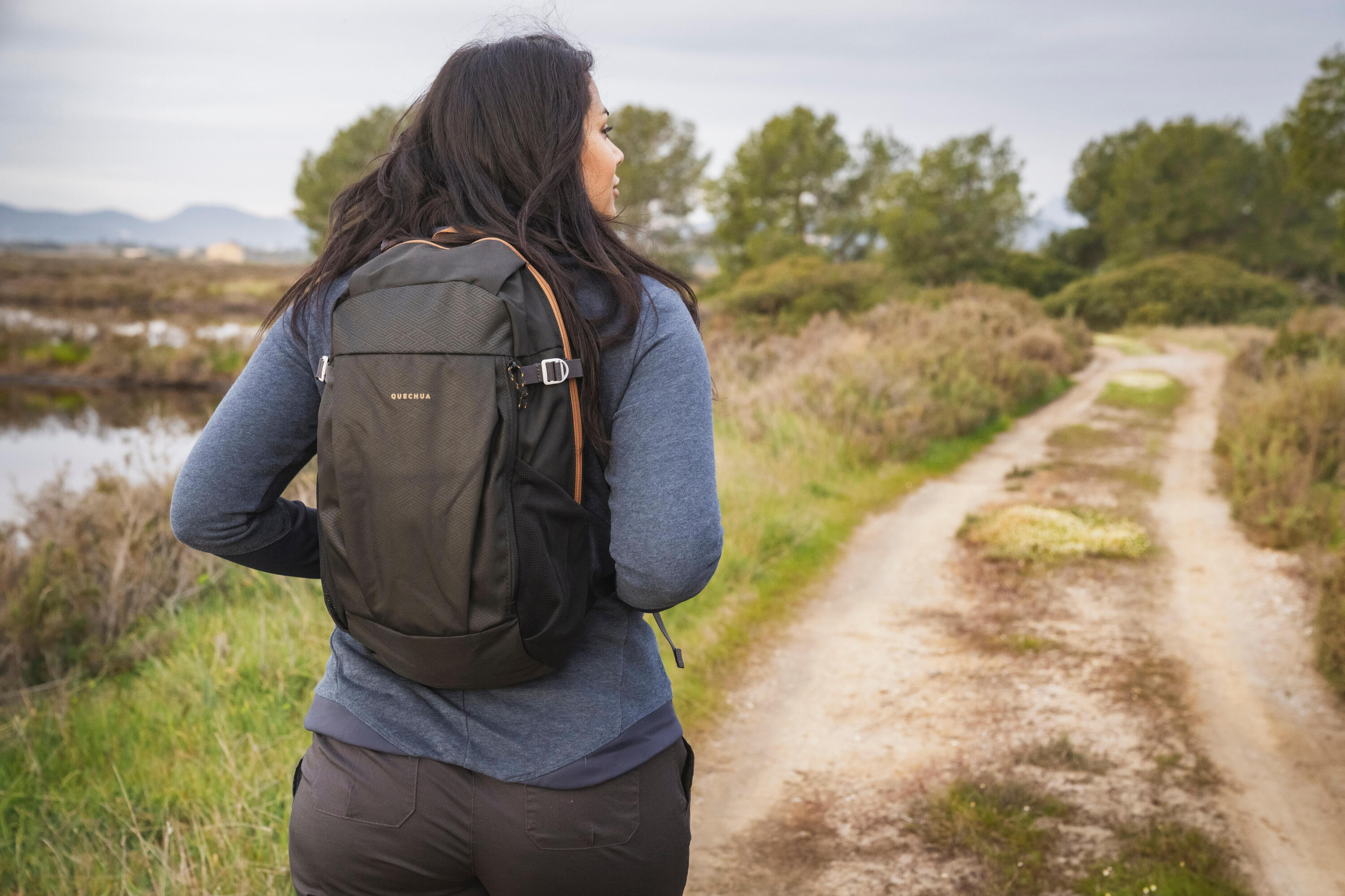 Quechua NH Arpenaz 100 20L Lightweight Hiking Backpack - Water-Resistant Daypack for Outdoor Camping, Travel & Trekking