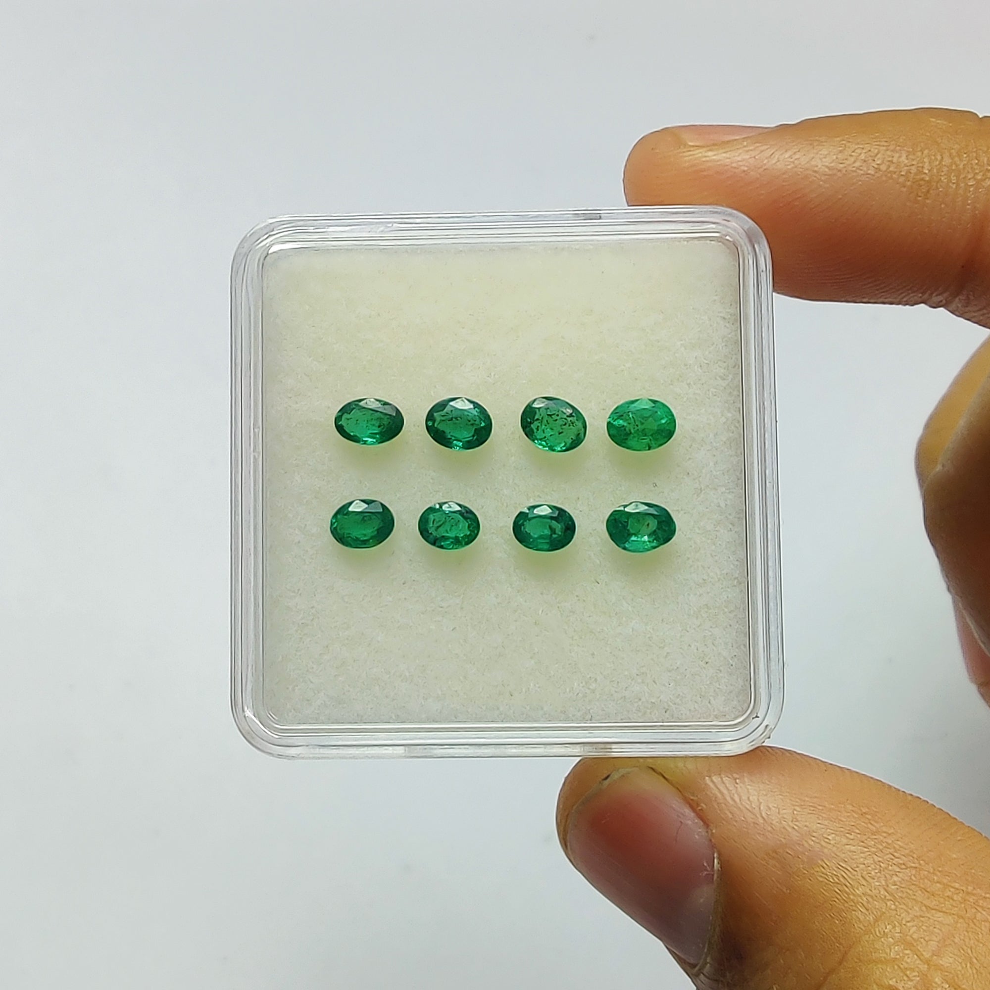 Natural Untreated Green Emerald Gemstone Set - 1.60cts Oval Cut (4.5x3.5mm & 5x3mm) 8-Piece Collection for Jewelry Making, Engagement Rings & Luxury Gifts