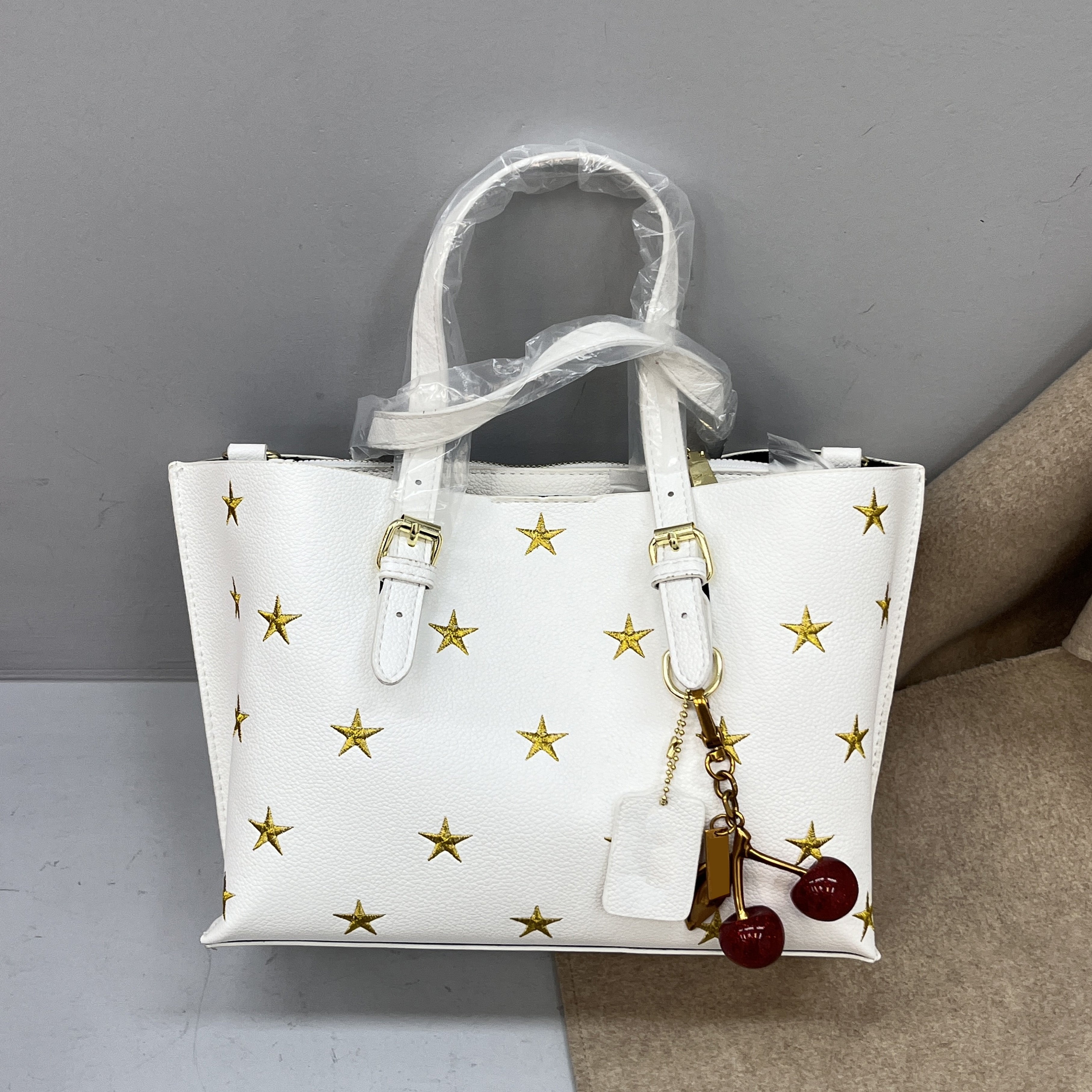 Stylish Star Print Tote Bag for Women - Trendy & Durable Shopping & Beach Tote - Perfect for Groceries, Work, Travel & Everyday Use
