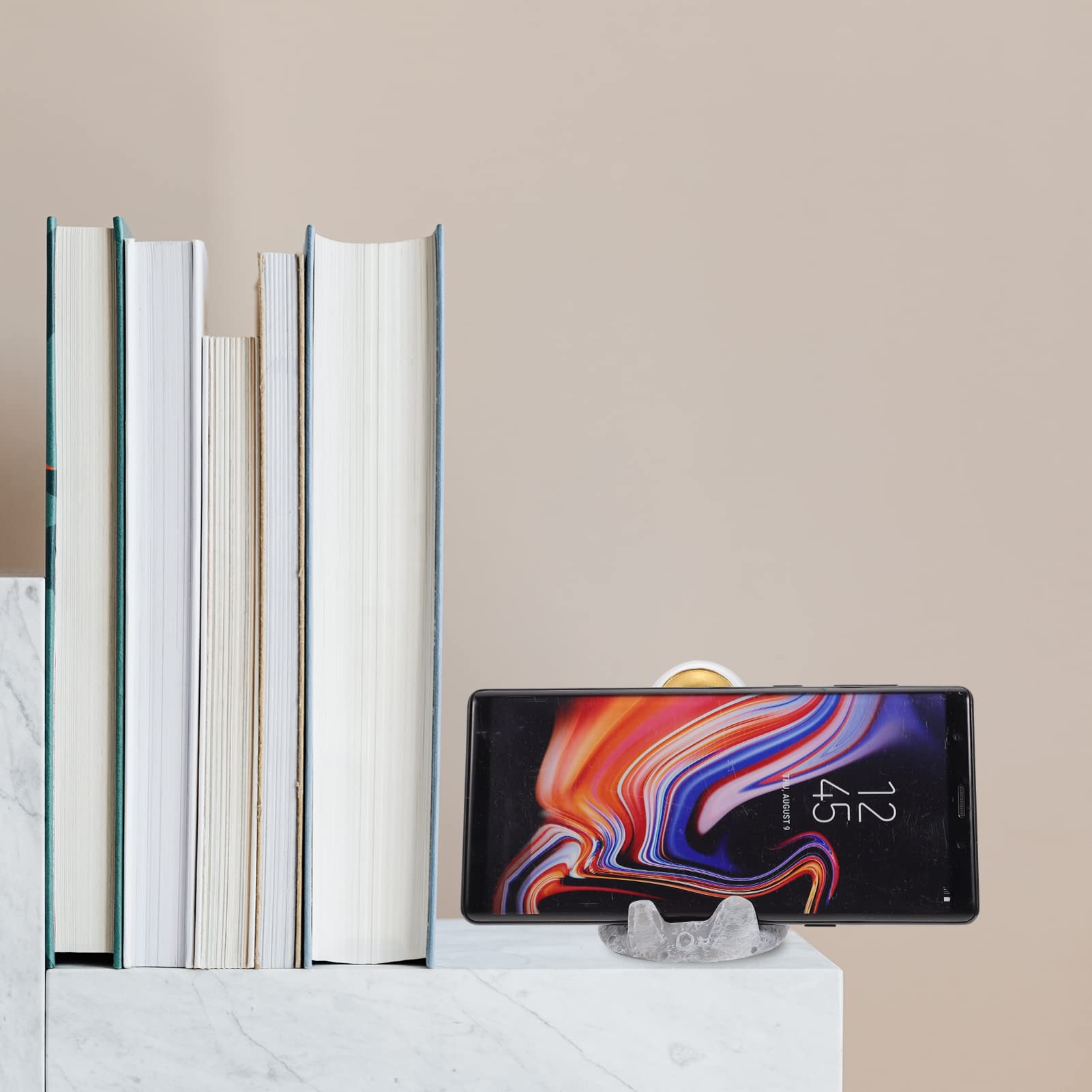 BESPORTBLE Astronaut Tablet Stand - Space-Themed Phone Holder for Kids, Resin Nightstand Decor, Earth Tone Mini Sculpture - Perfect for Bedroom, Office & Gift Ideas