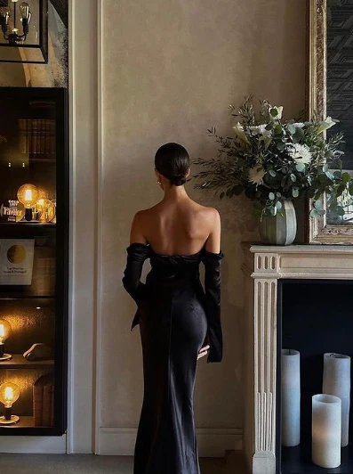 Elegant Black Off-The-Shoulder Long Sleeve Evening Gown for Formal Parties & Special Occasions - Perfect for Prom, Wedding Guest & Cocktail Events (Style J6554)