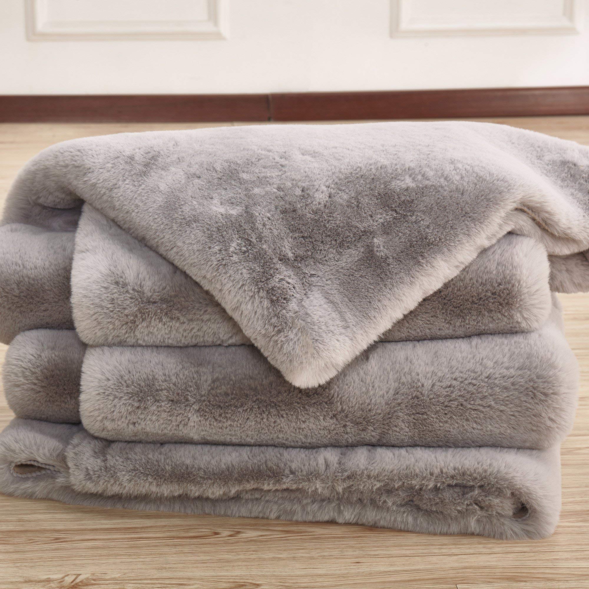 Luxury Soft Faux Fur Chinchilla Area Rug - Plush & Cruelty-Free - Perfect for Living Room, Bedroom, and Cozy Home Decor