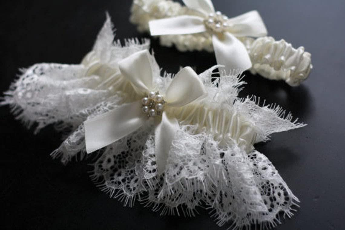 Elegant Ivory Flower Girl Basket and Ring Bearer Pillow Set with Gold Lace - Wedding Ceremony Accessories for Flower Girls and Ring Bearers - Perfect for Traditional Weddings, Vow Renewals & Bridal Showers
