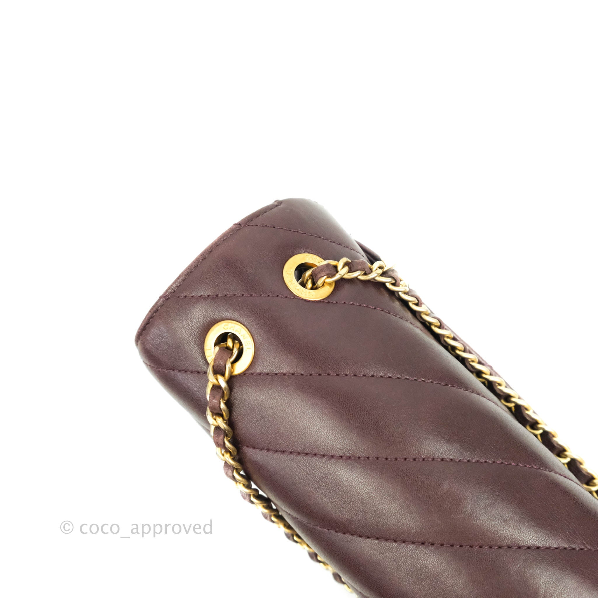 Chanel CC Signature Flap Bag in Diagonal Burgundy Calfskin with Aged Gold Hardware - Luxury Crossbody Purse for Women, Perfect for Date Night & Special Occasions