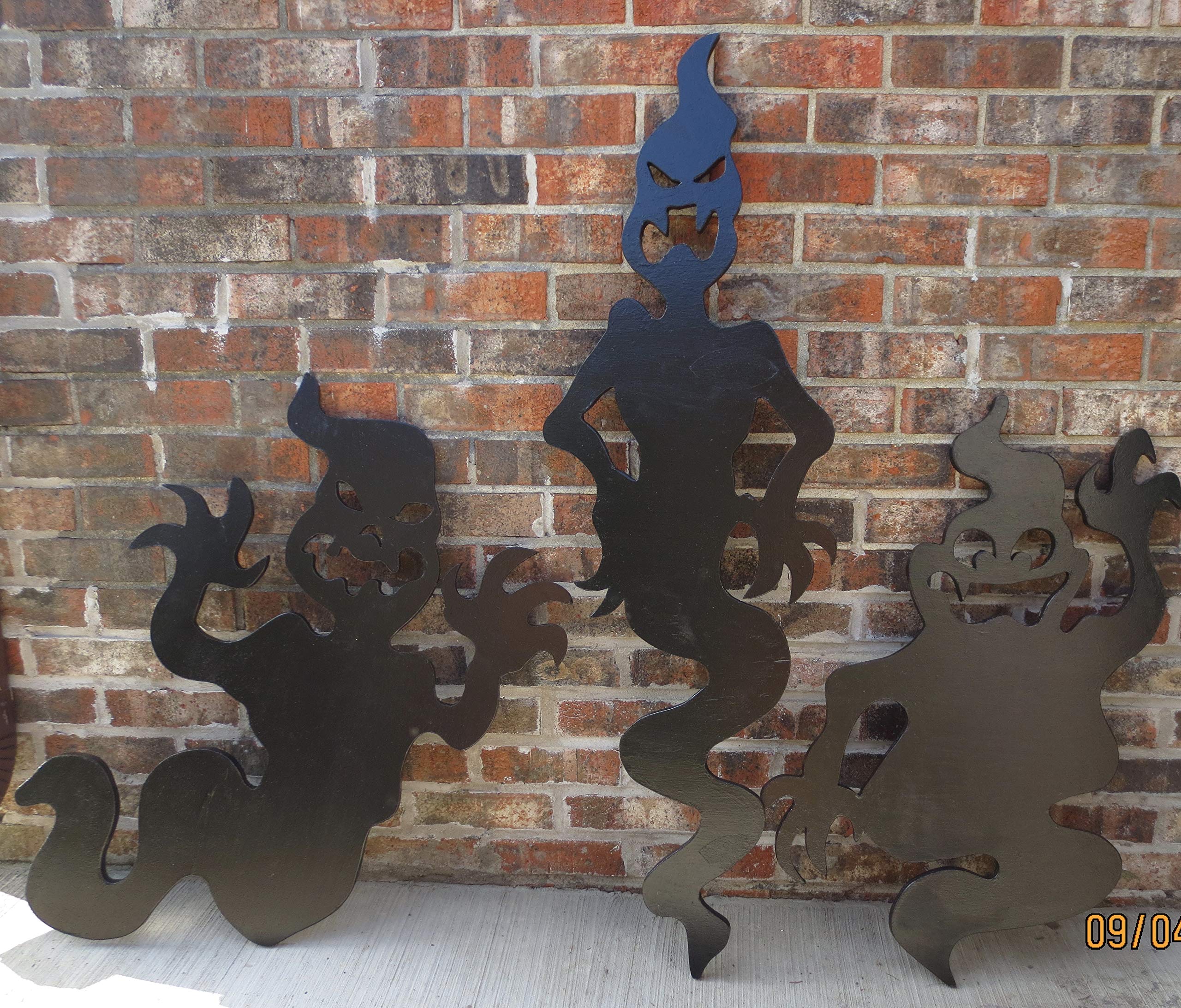 Set of 3 Black Ghosts Rising from Ground - Halloween Wooden Outdoor Lawn & Yard Art Signs - Spooky Halloween Decorations for Yard, Garden, and Front Porch - Perfect for Halloween Party Decor and Haunted House Themes