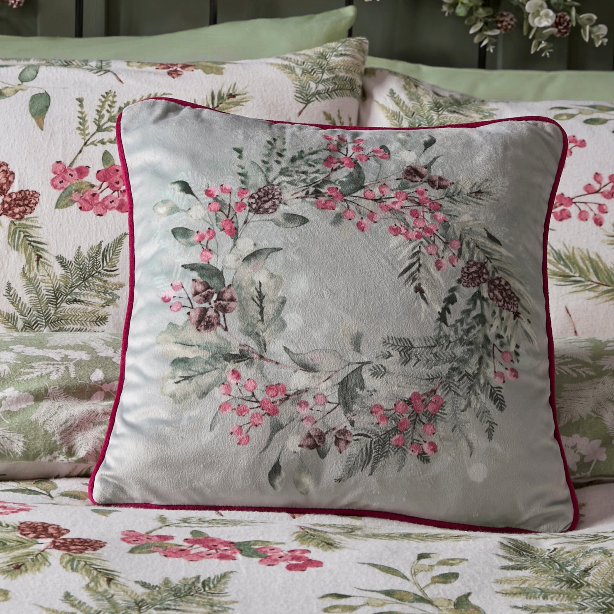 D&D Lodge Winter Sprigs Cushion - Green Decorative Throw Pillow for Sofa, Bed & Home Decor - Cozy Seasonal Accent for Living Room, Bedroom & Cabin
