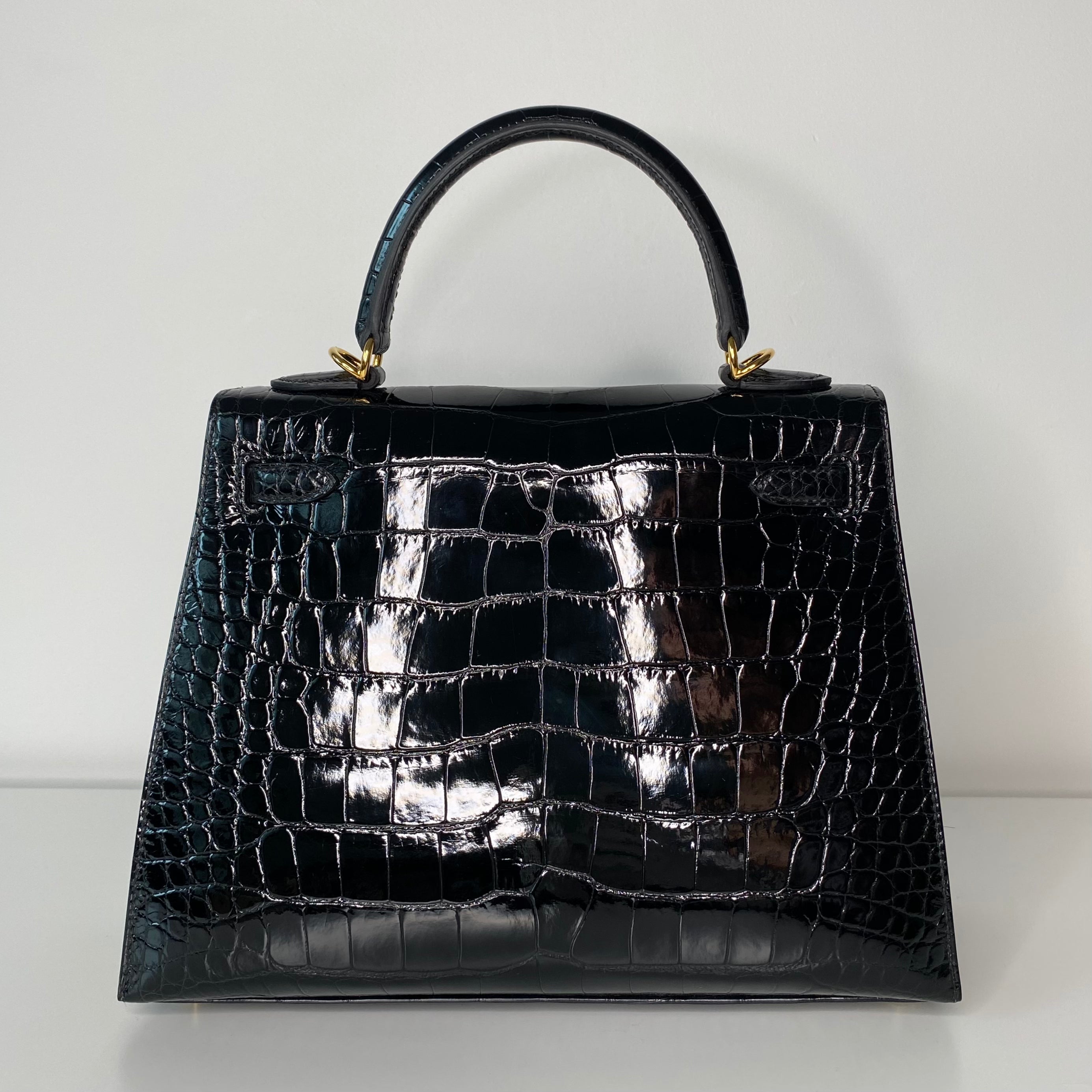 Hermès Kelly 25 Sellier Bag in Black Shiny Alligator Leather with Gold Hardware - Luxury Handbag for Women, Perfect for Evening Events & Special Occasions