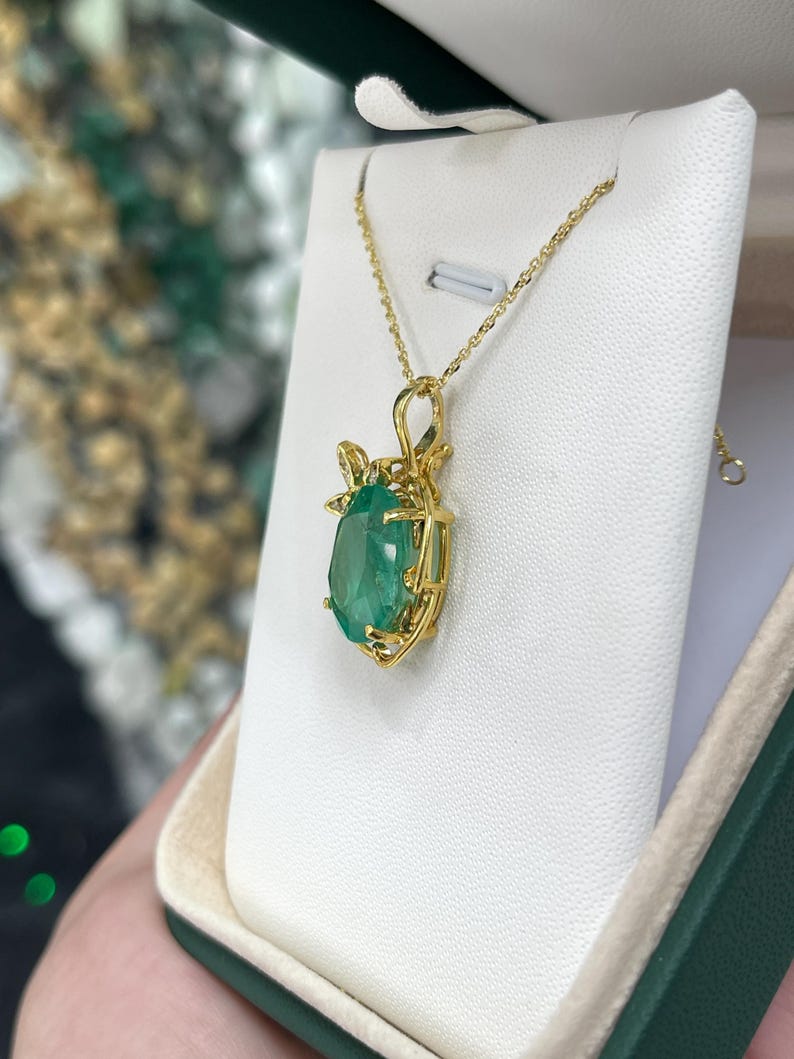14K Gold Colombian Emerald and Diamond Floral Pendant - 7.97tcw Medium Green Oval Gemstone Jewelry for Women, Gift for Mom, Anniversary, Birthday, Wedding, Valentine's Day