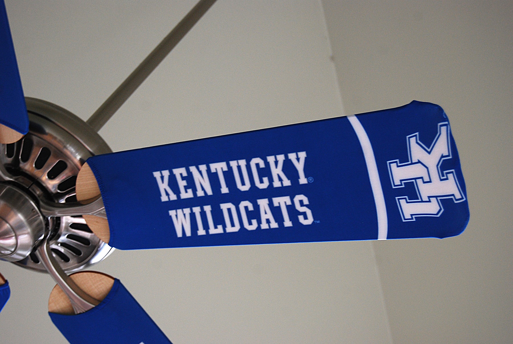 University of Kentucky Wildcats Apparel & Merchandise - Official UK Wildcats Gear for Fans - Perfect for Game Day, Tailgating & School Spirit