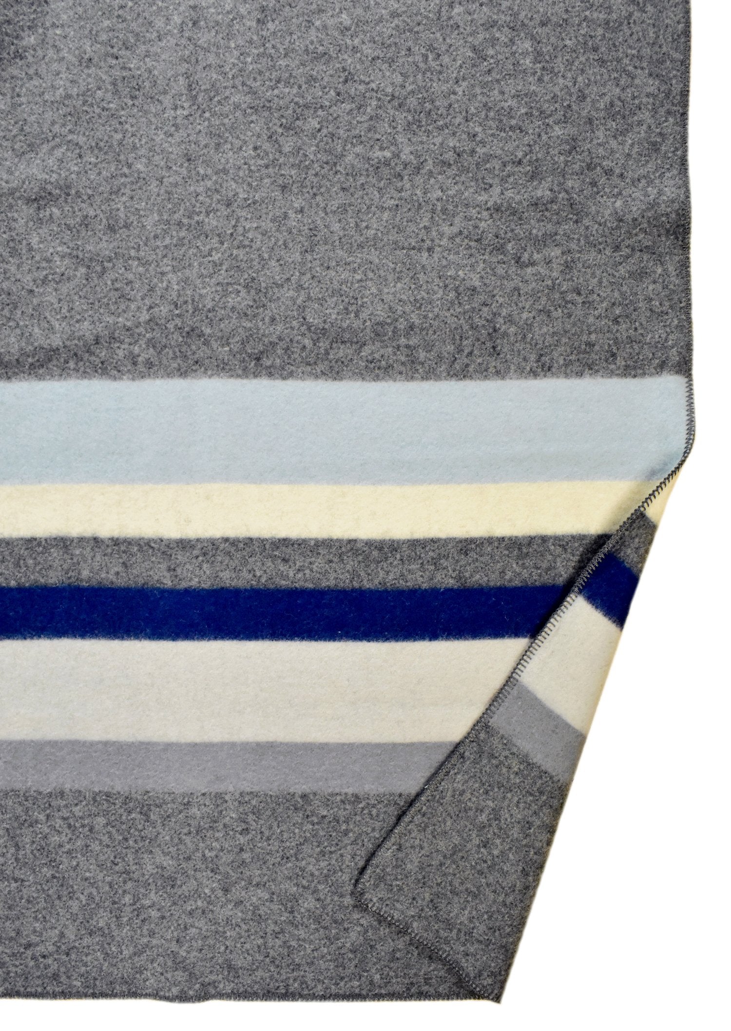 Premium Wool Blanket - Soft & Warm Mountain Clouds Design - Cozy Home Decor, Camping & Outdoor Adventures
